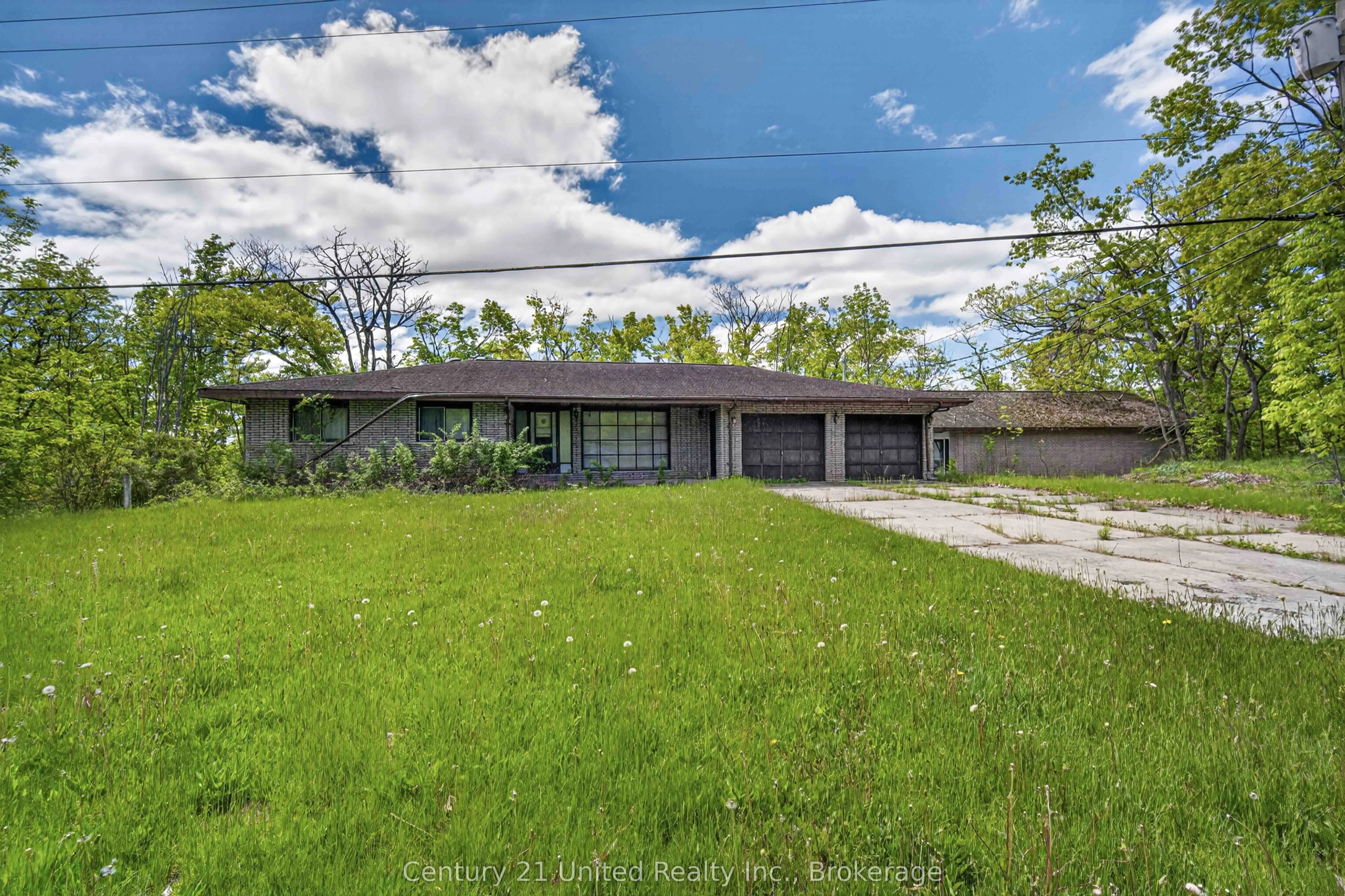 832 Northey's Bay Road