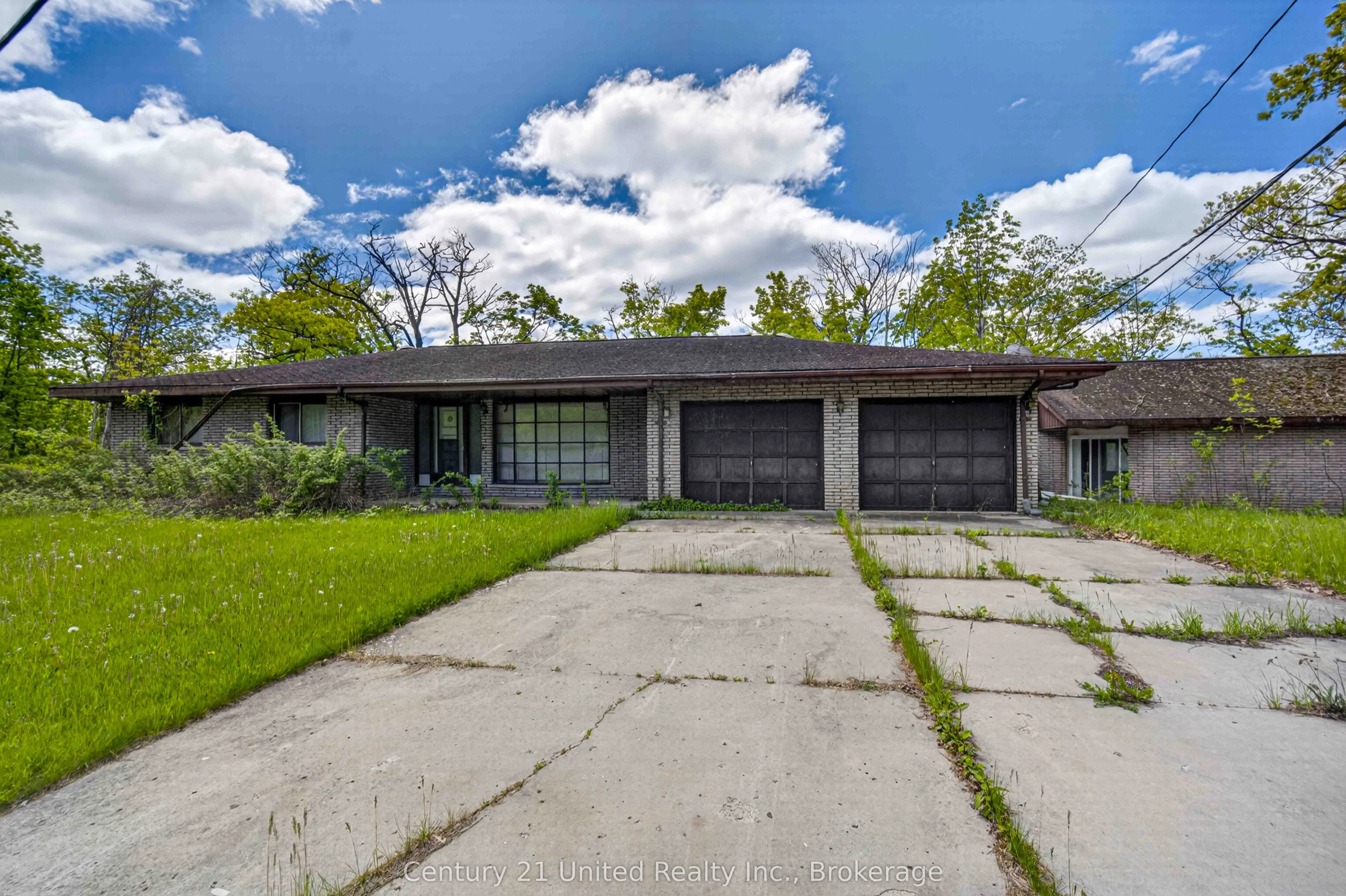 832 Northey's Bay Road