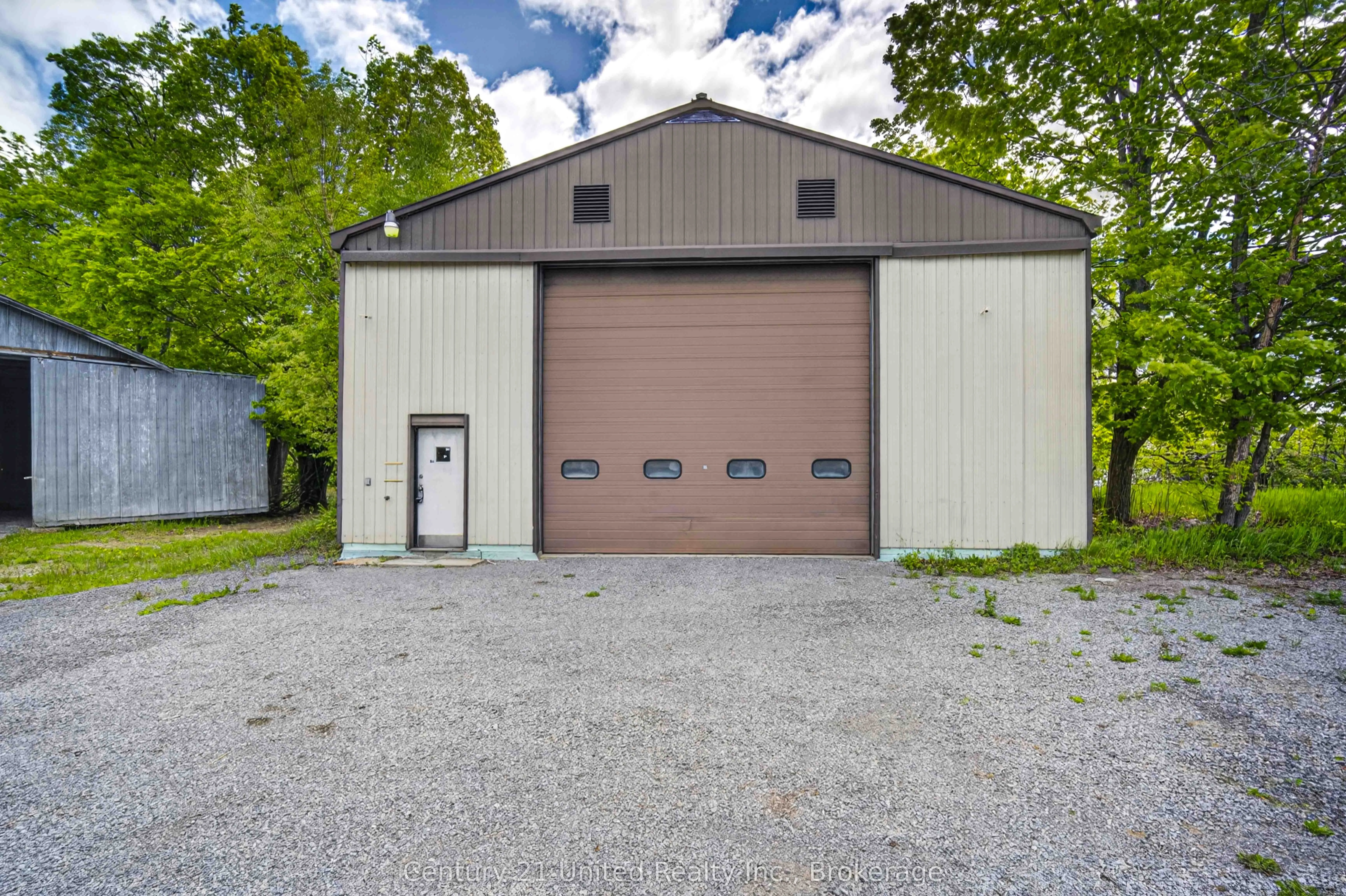 832 Northey's Bay Road