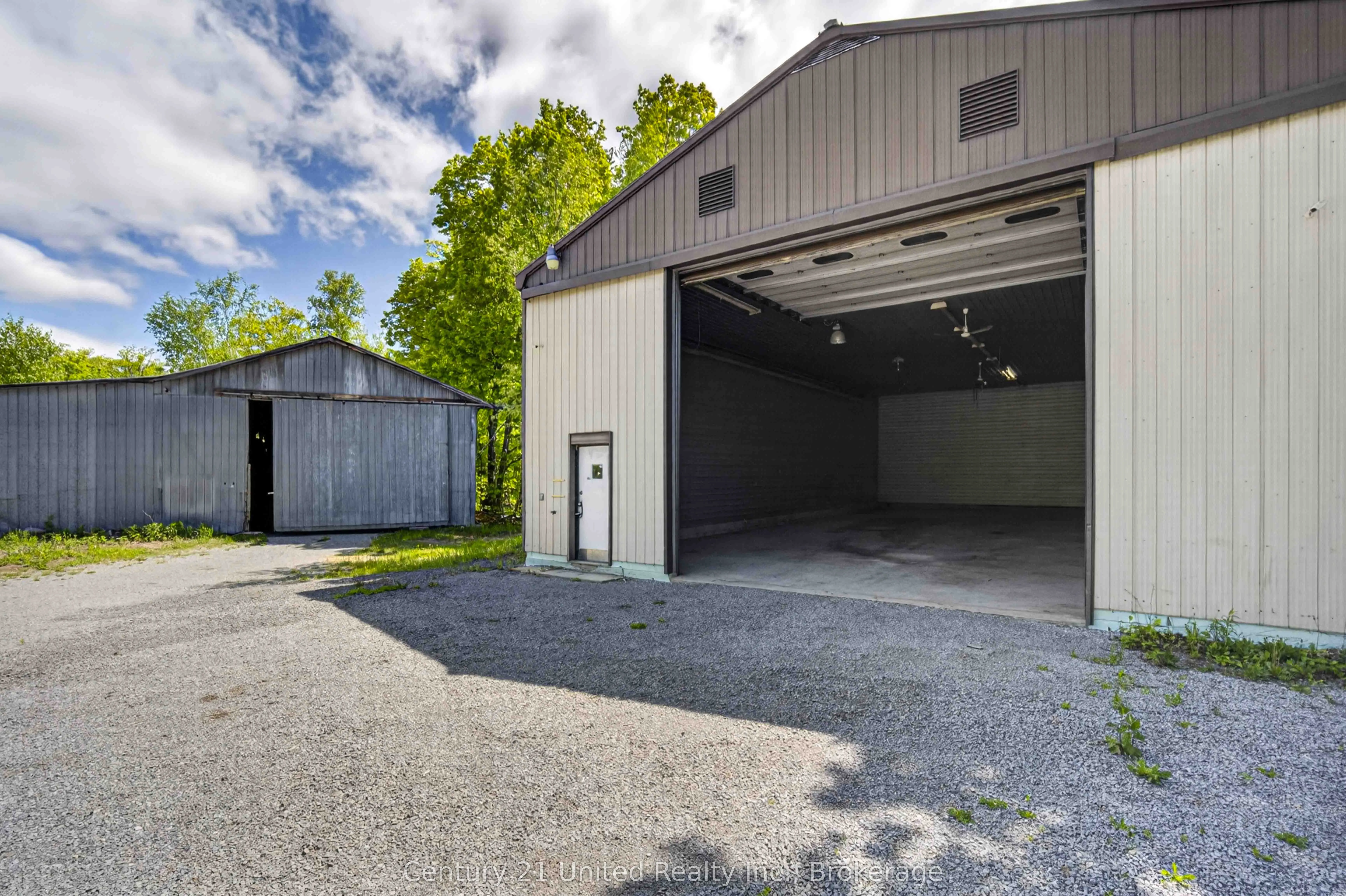 832 Northey's Bay Road