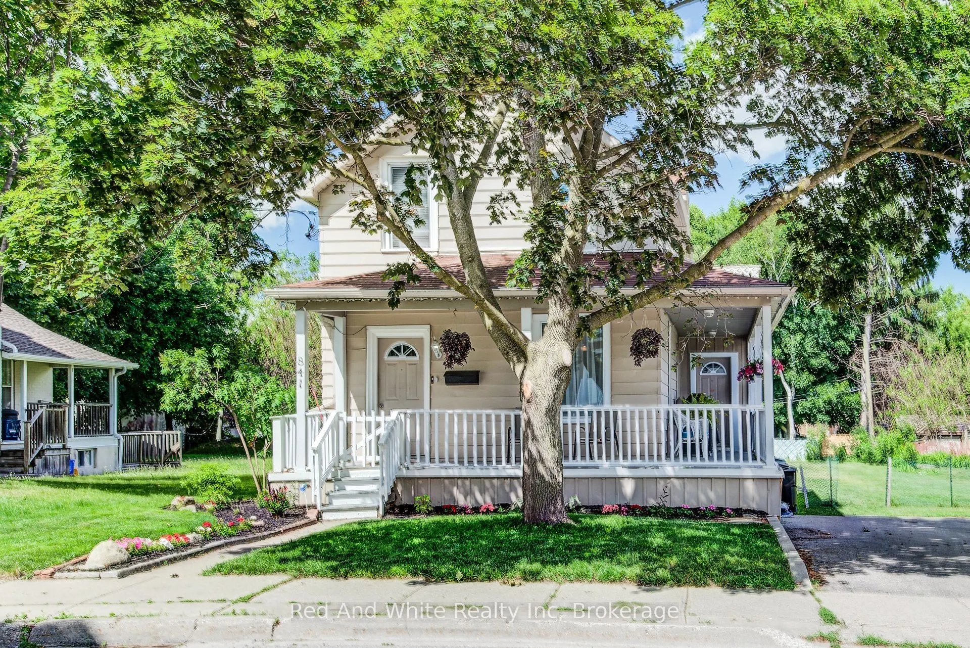 841 Duke Street