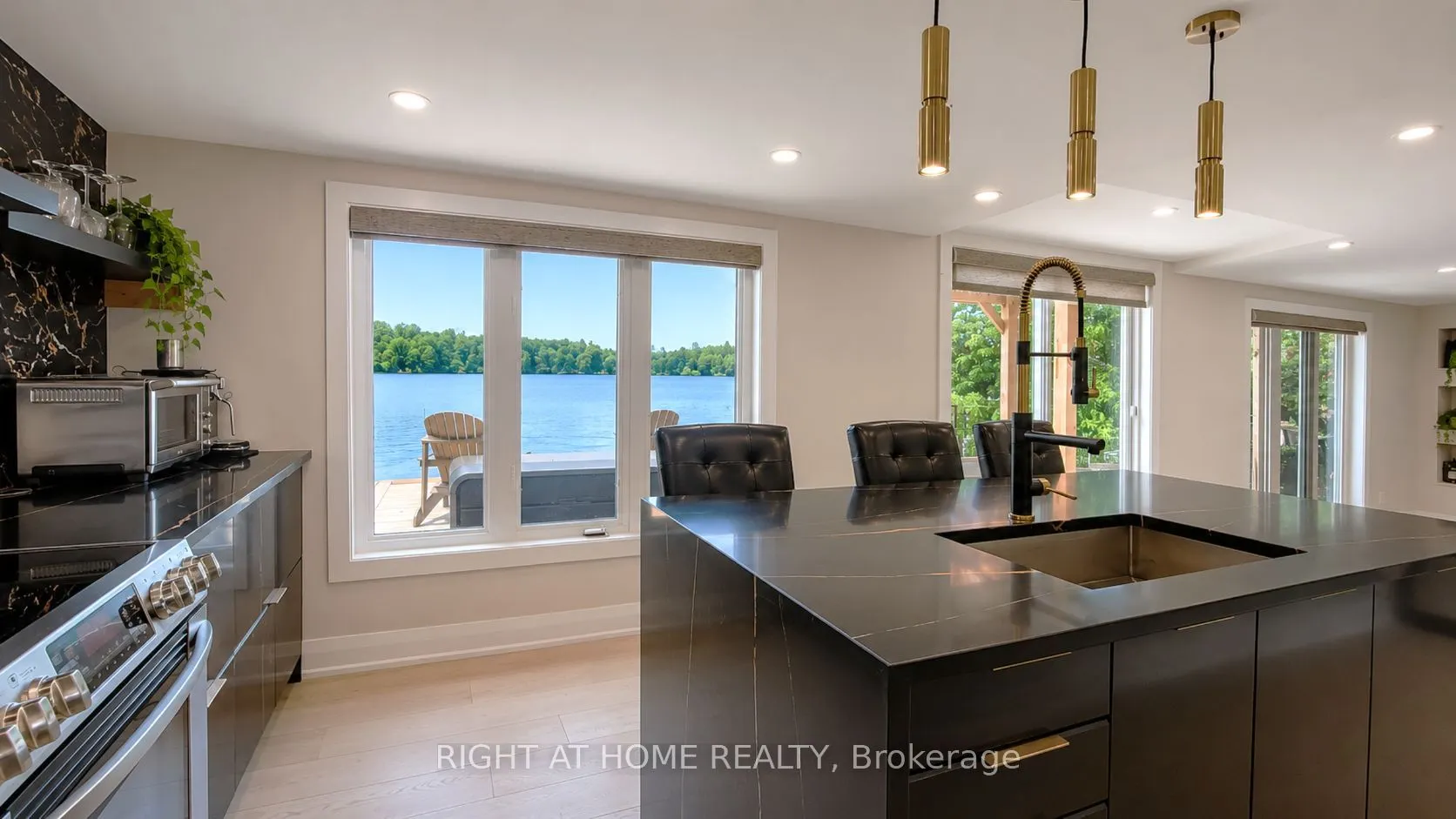 3858 Rideau River Road