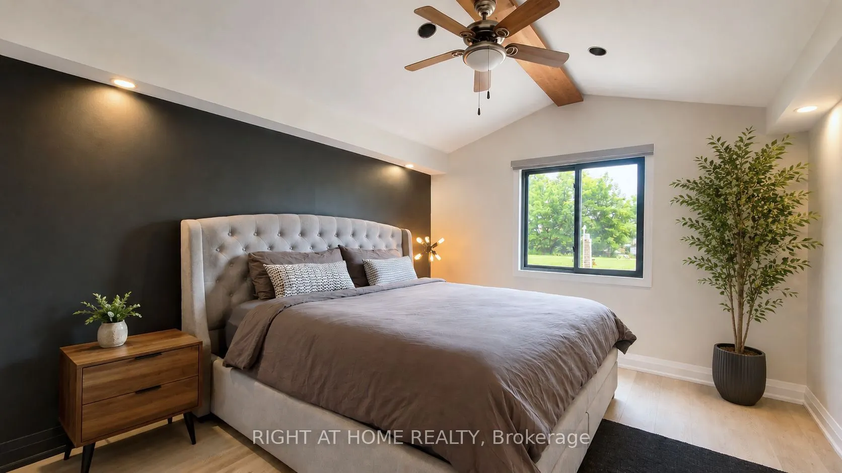 3858 Rideau River Road