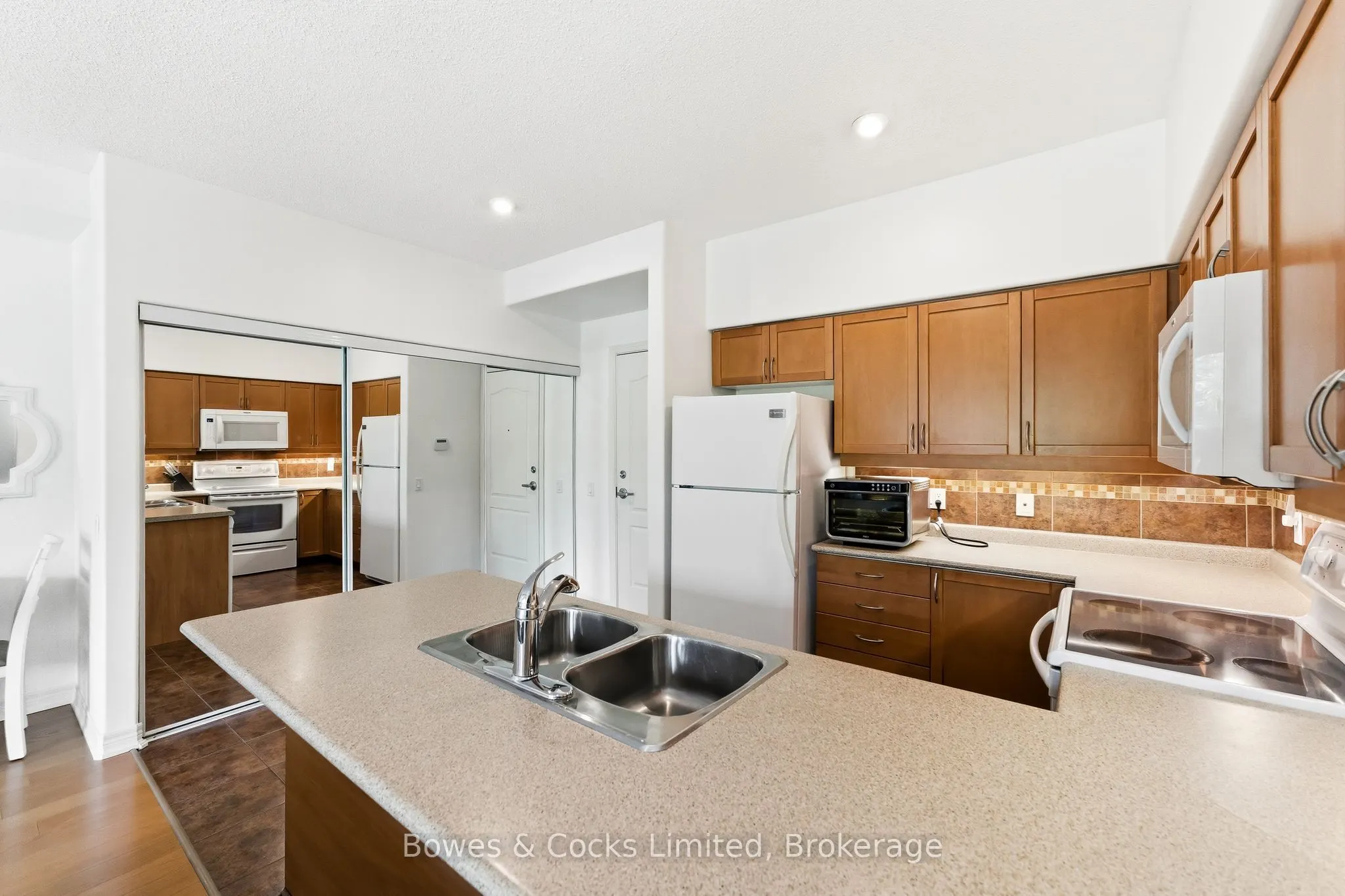 869 Clonsilla Avenue #110