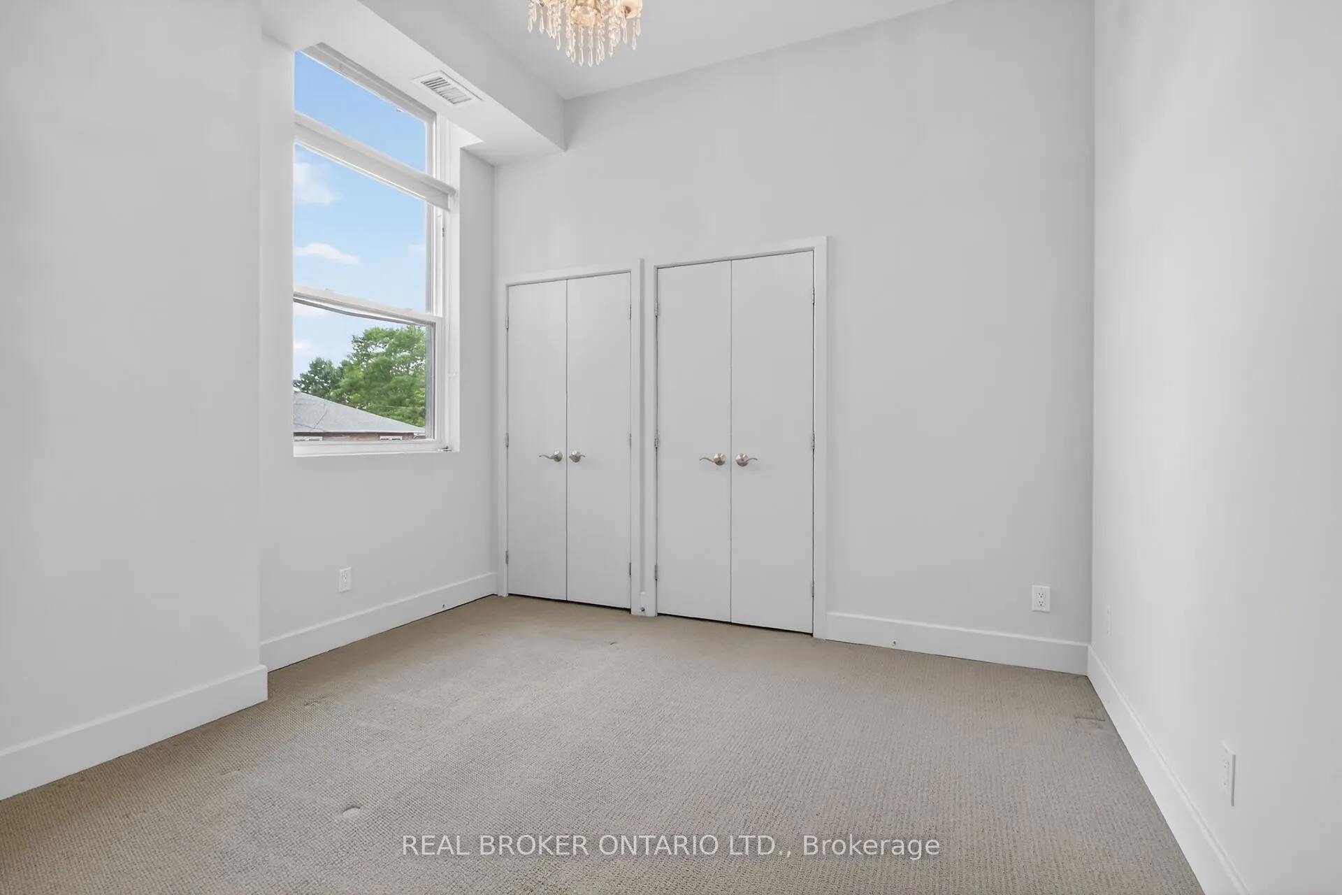 345 St Denis Street #207