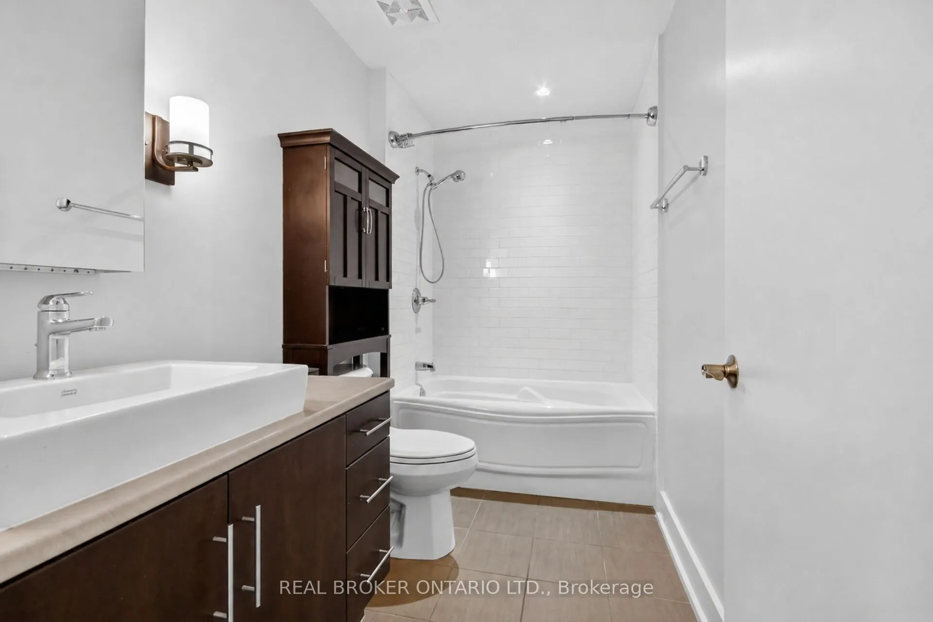 345 St Denis Street #207
