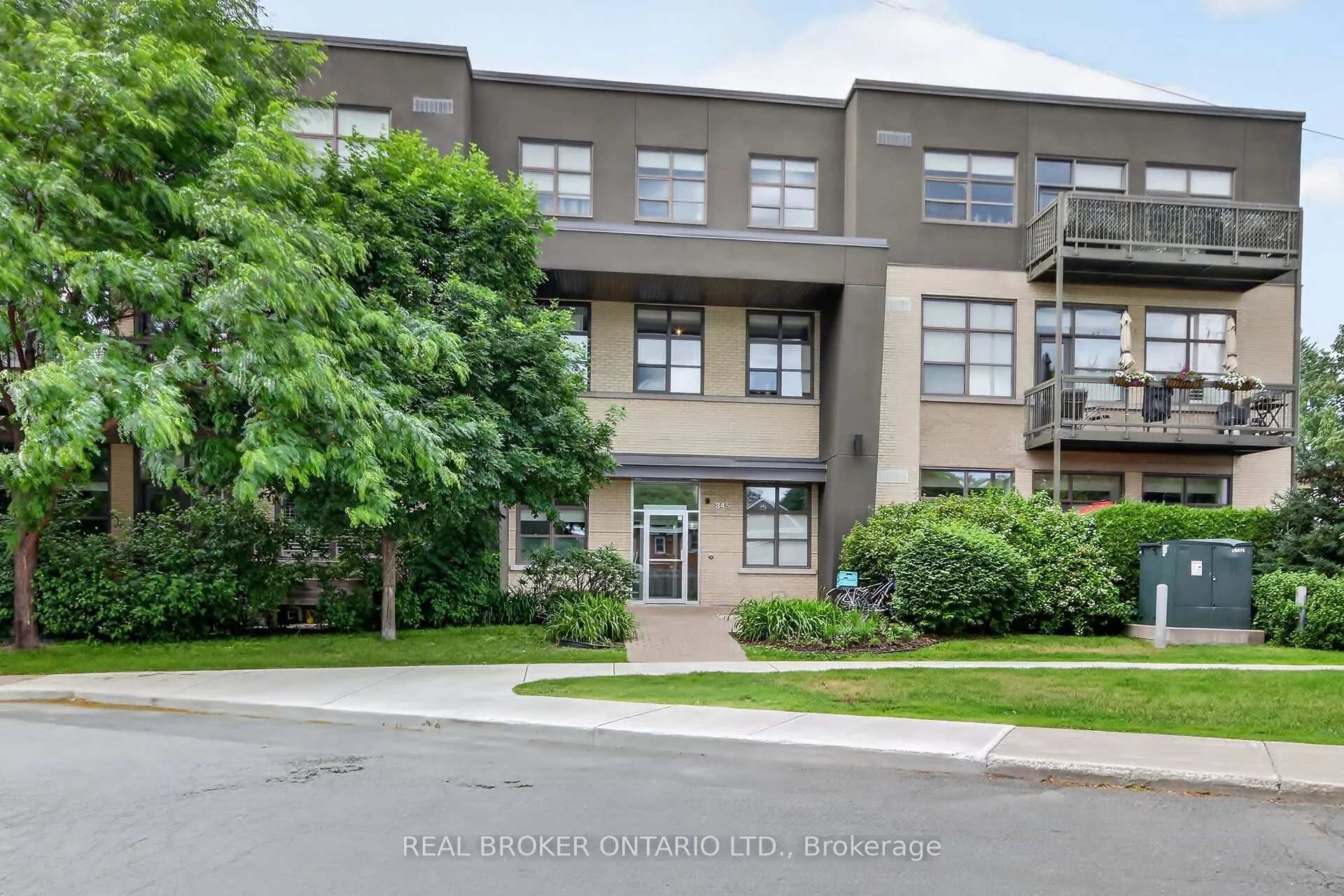 345 St Denis Street #207