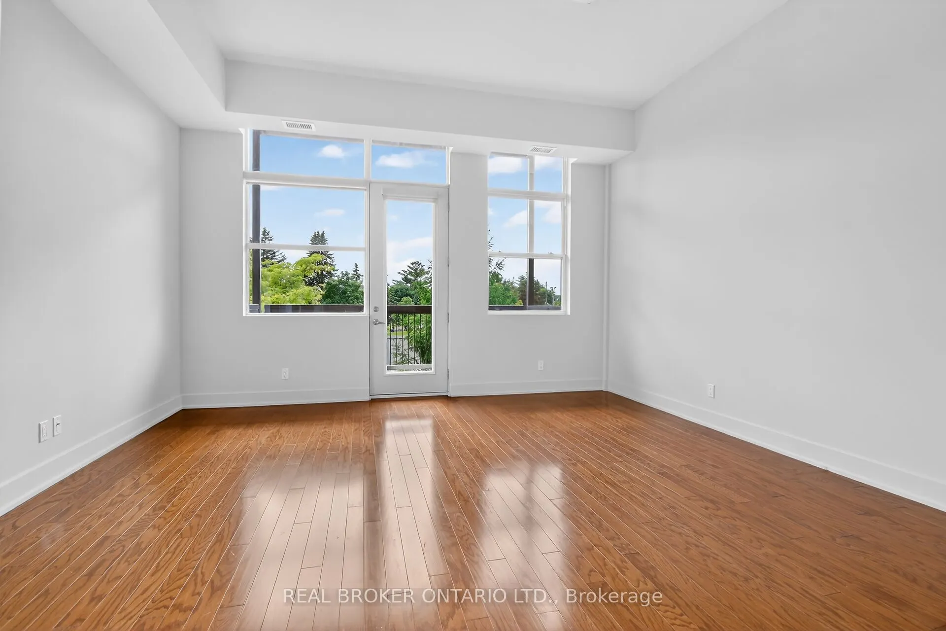345 St Denis Street #207