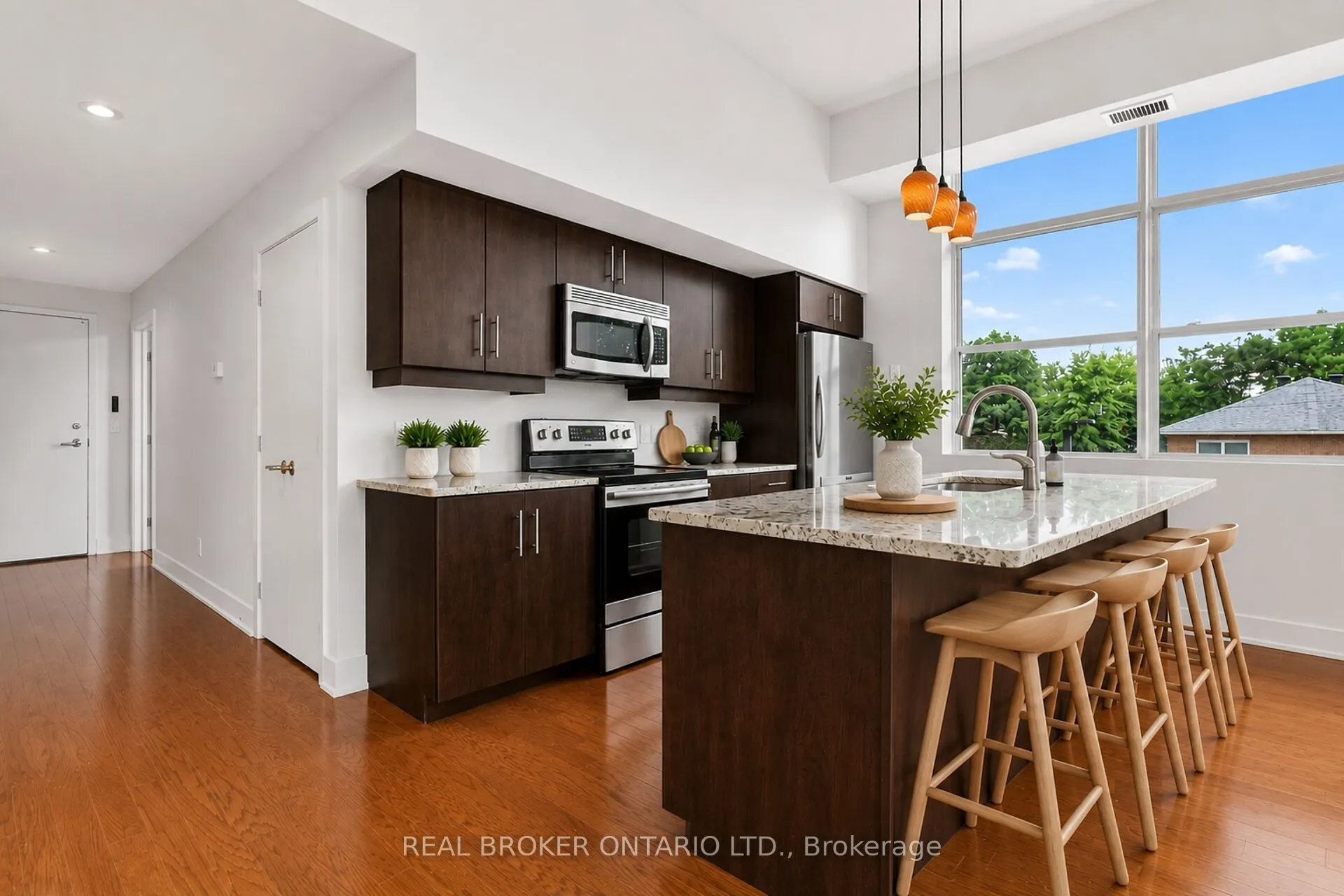 345 St Denis Street #207