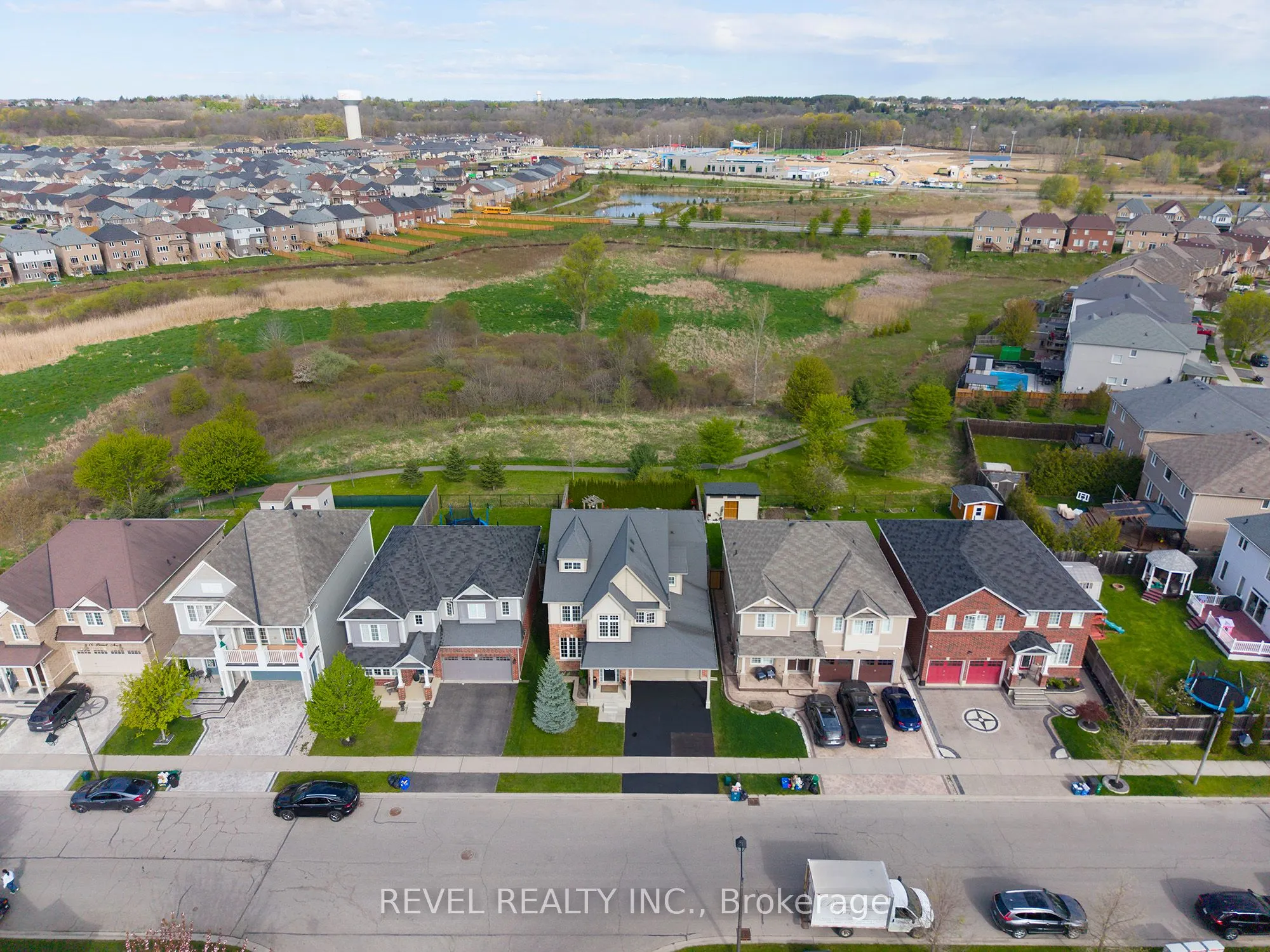 10 Bisset Avenue