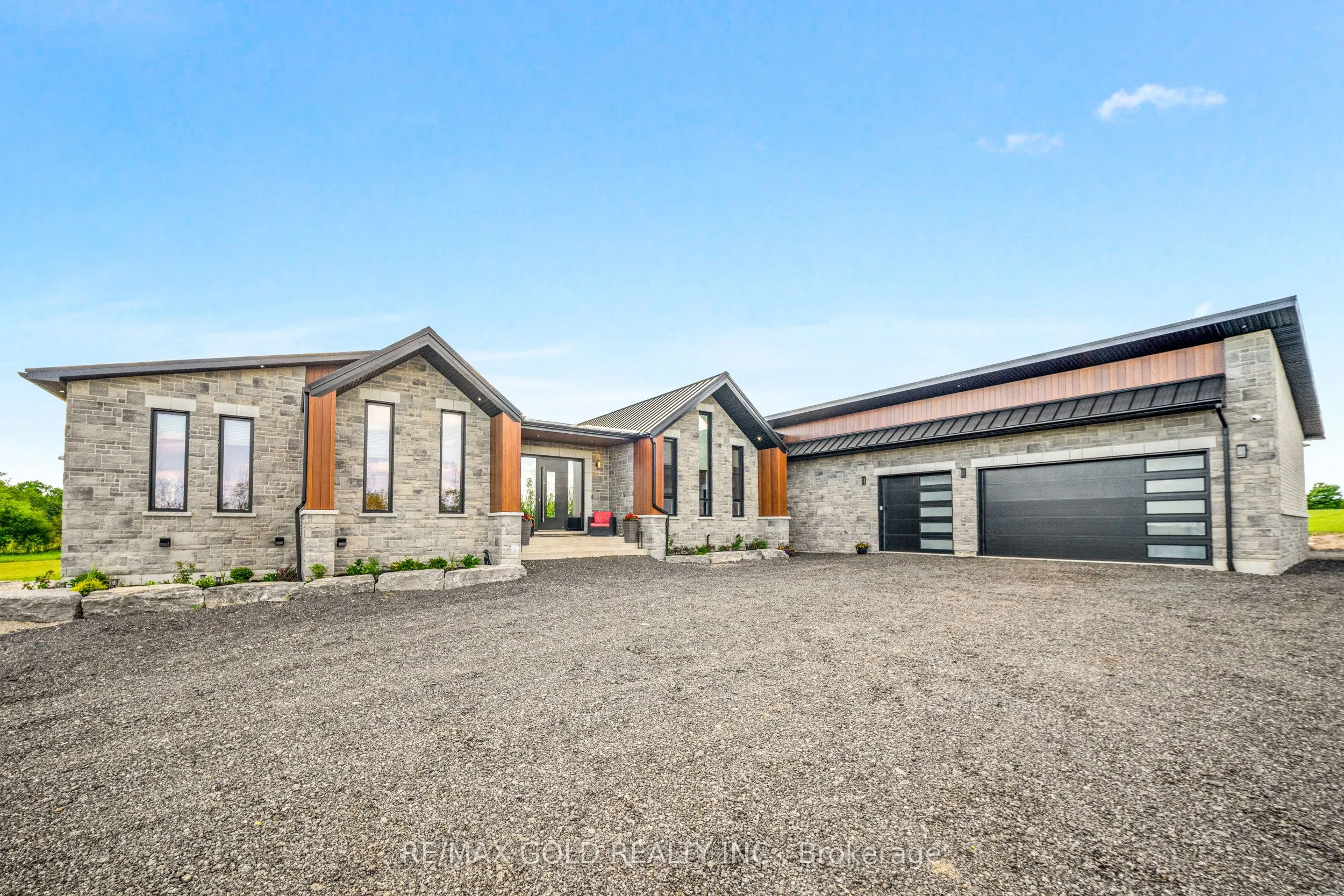 554068 Mono Amaranth Townline