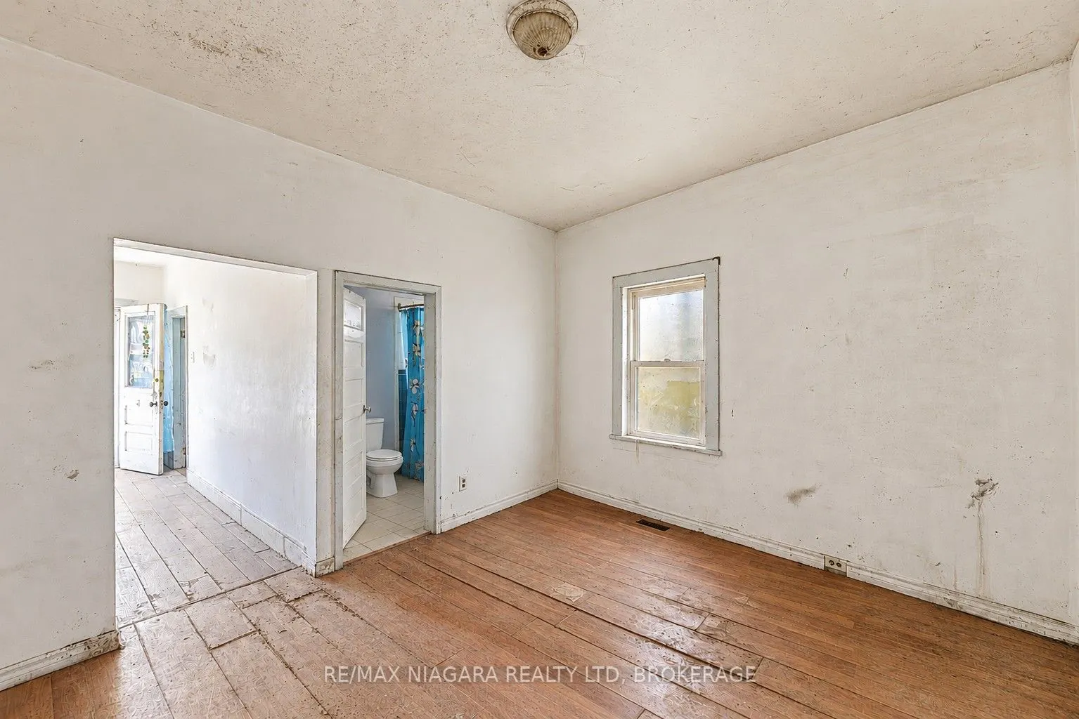 6043 Main Street