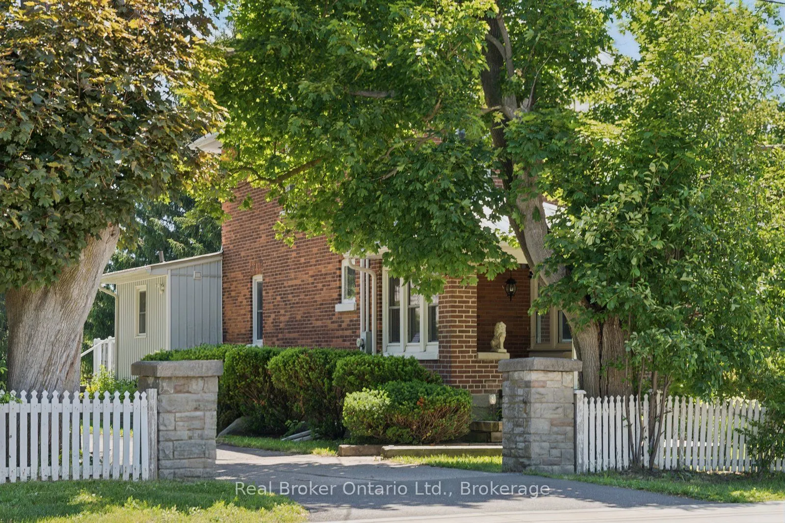 89 Rose Glen Road N