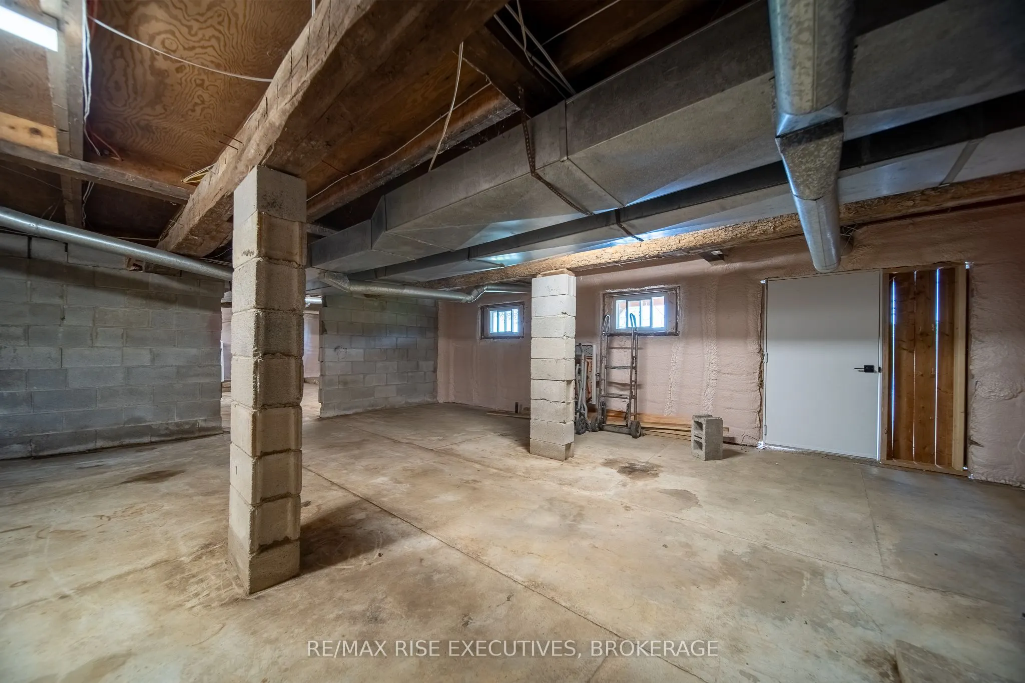 1040 Buckhorn Lane