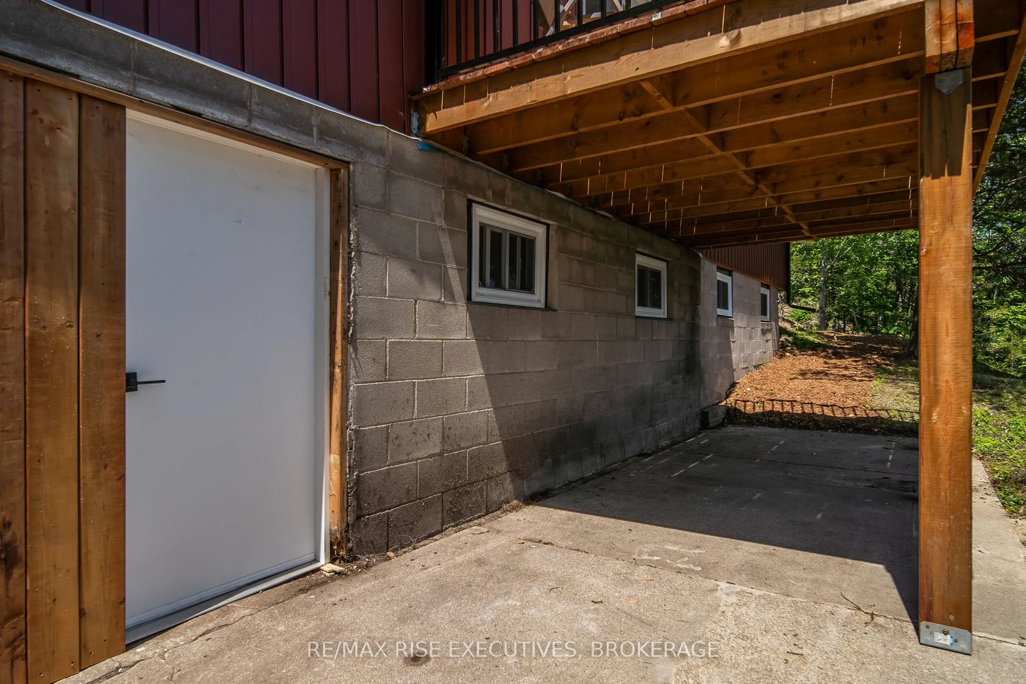 1040 Buckhorn Lane