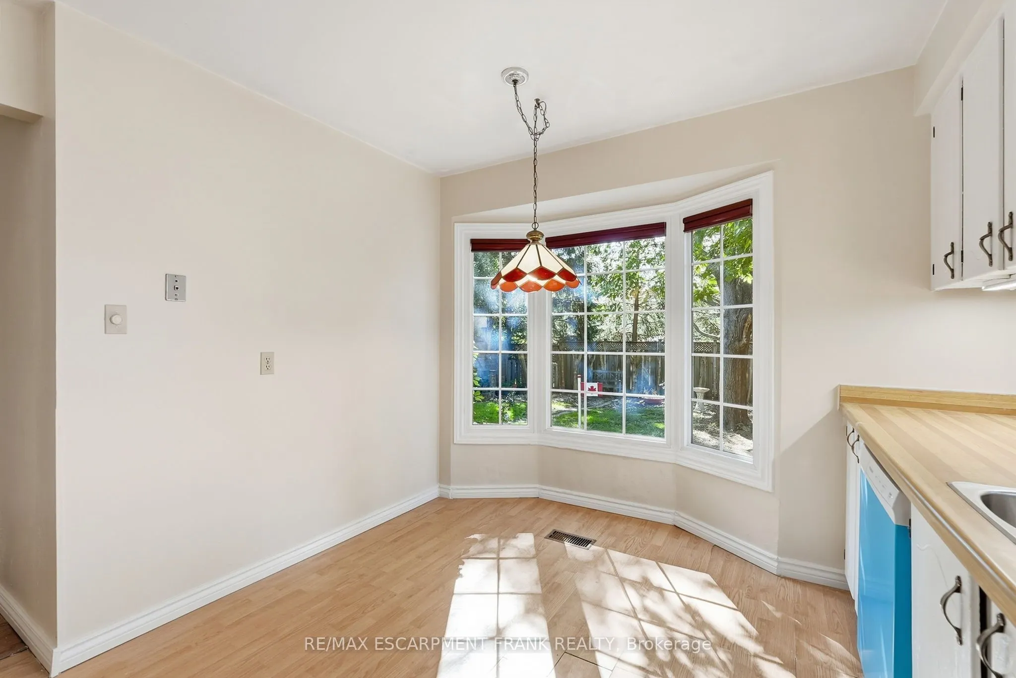 471 KNIGHTSBRIDGE Crescent