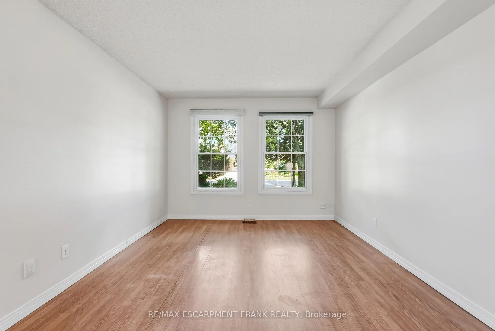 471 KNIGHTSBRIDGE Crescent