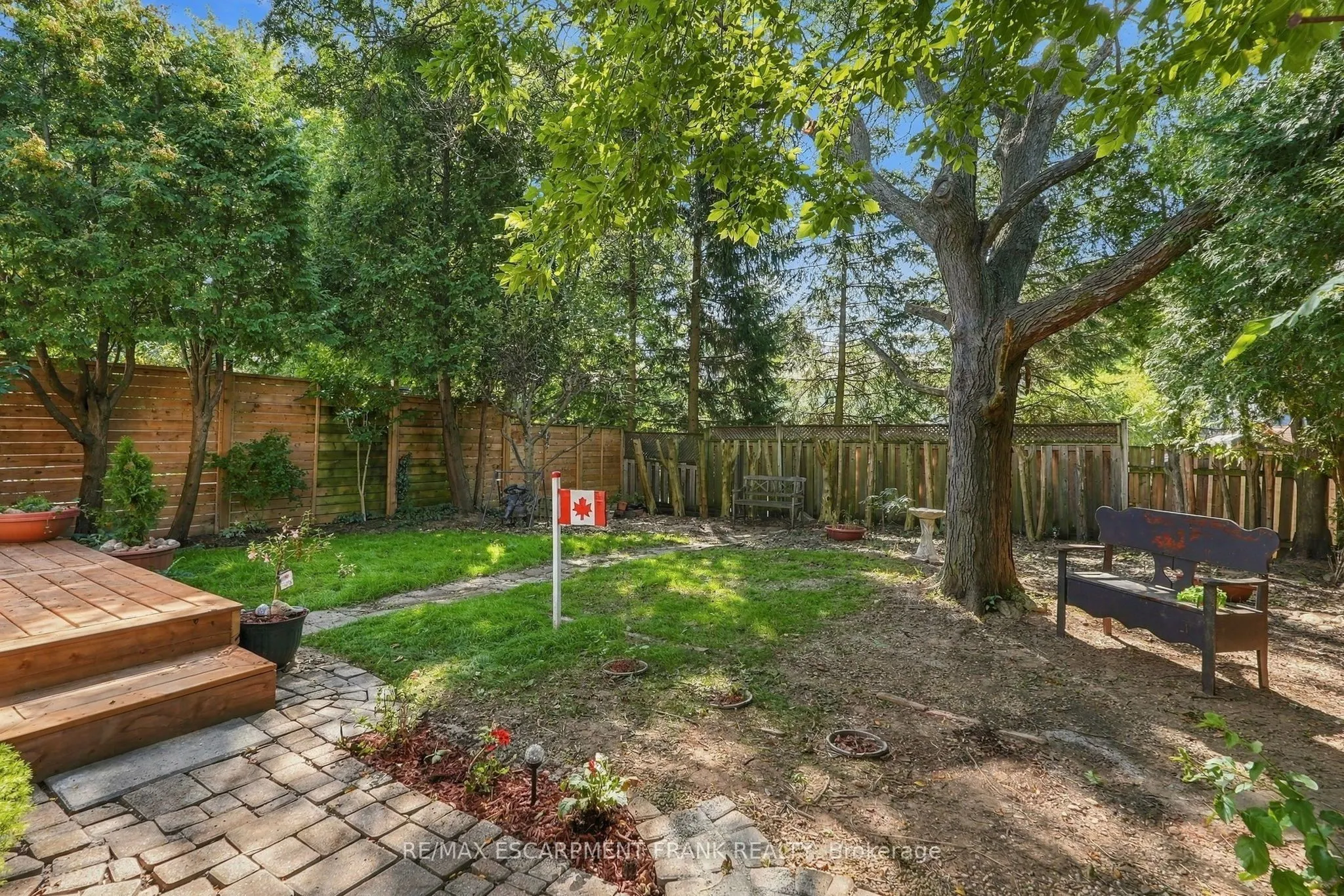 471 KNIGHTSBRIDGE Crescent