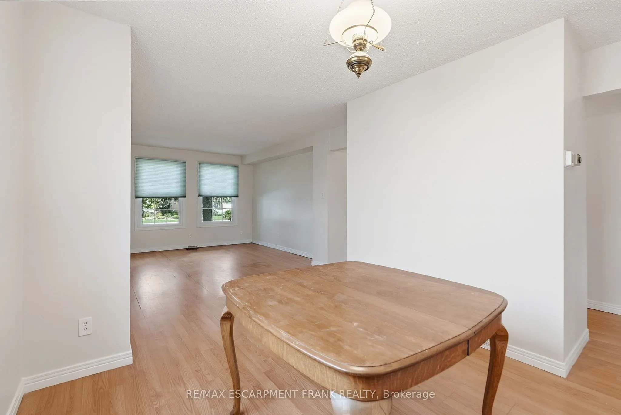 471 KNIGHTSBRIDGE Crescent