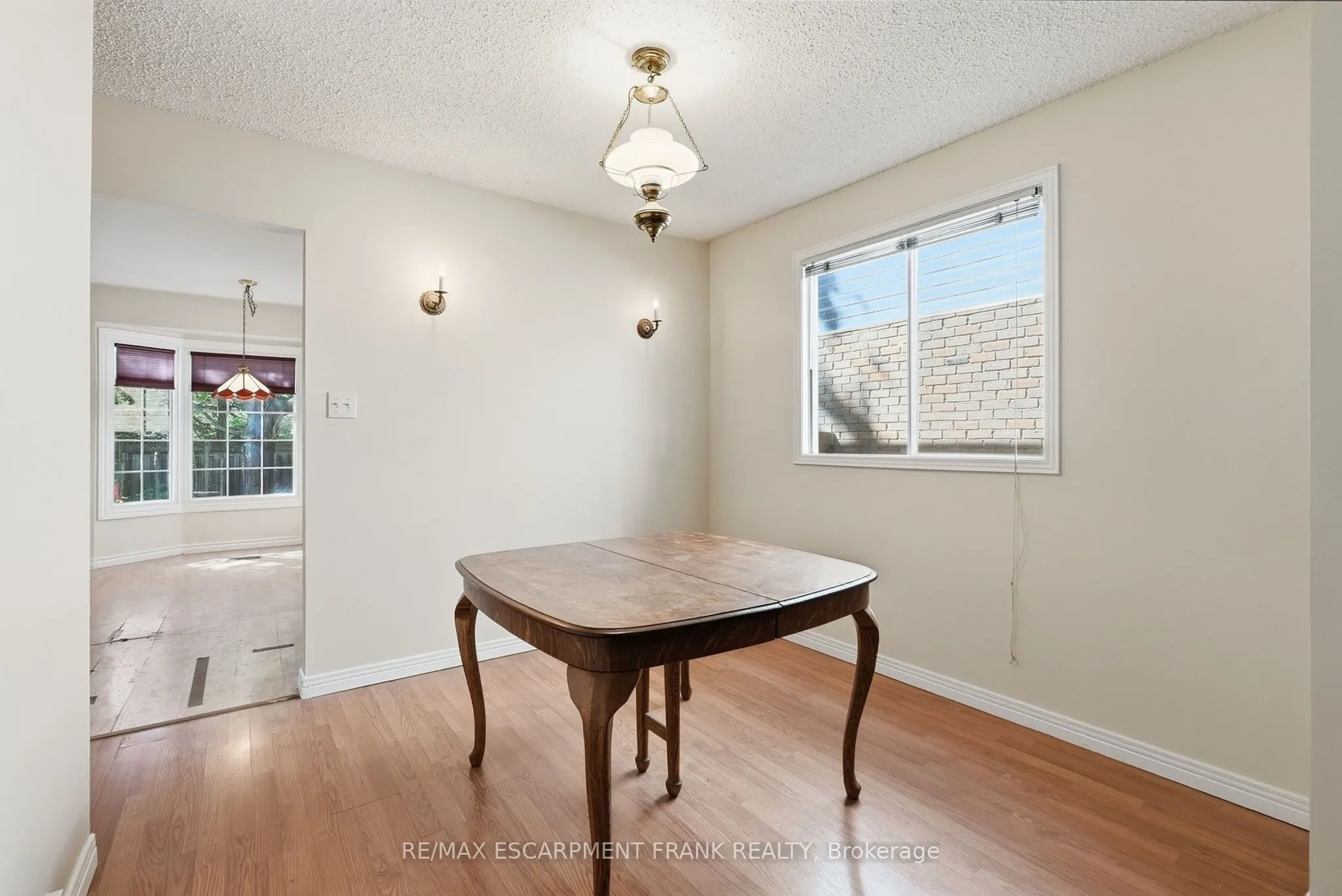 471 KNIGHTSBRIDGE Crescent