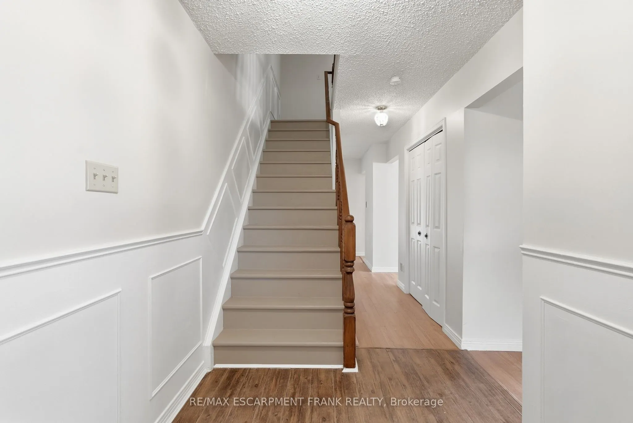 471 KNIGHTSBRIDGE Crescent
