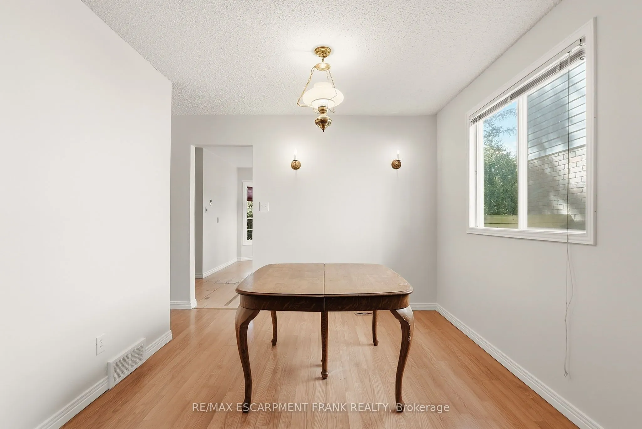 471 KNIGHTSBRIDGE Crescent