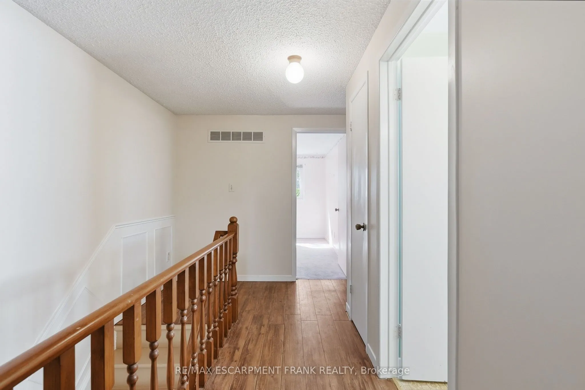 471 KNIGHTSBRIDGE Crescent