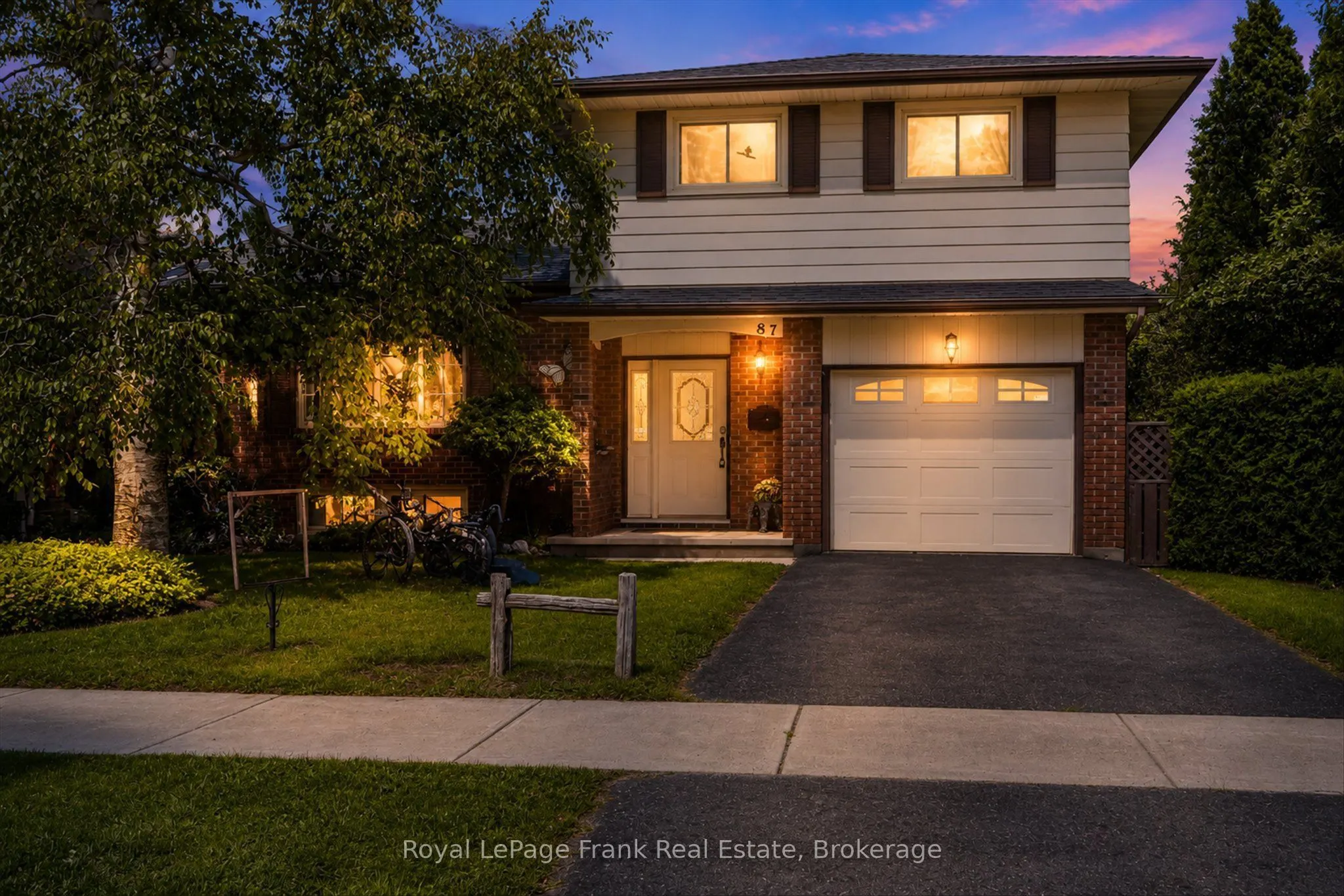 87 Oakwood Crescent
