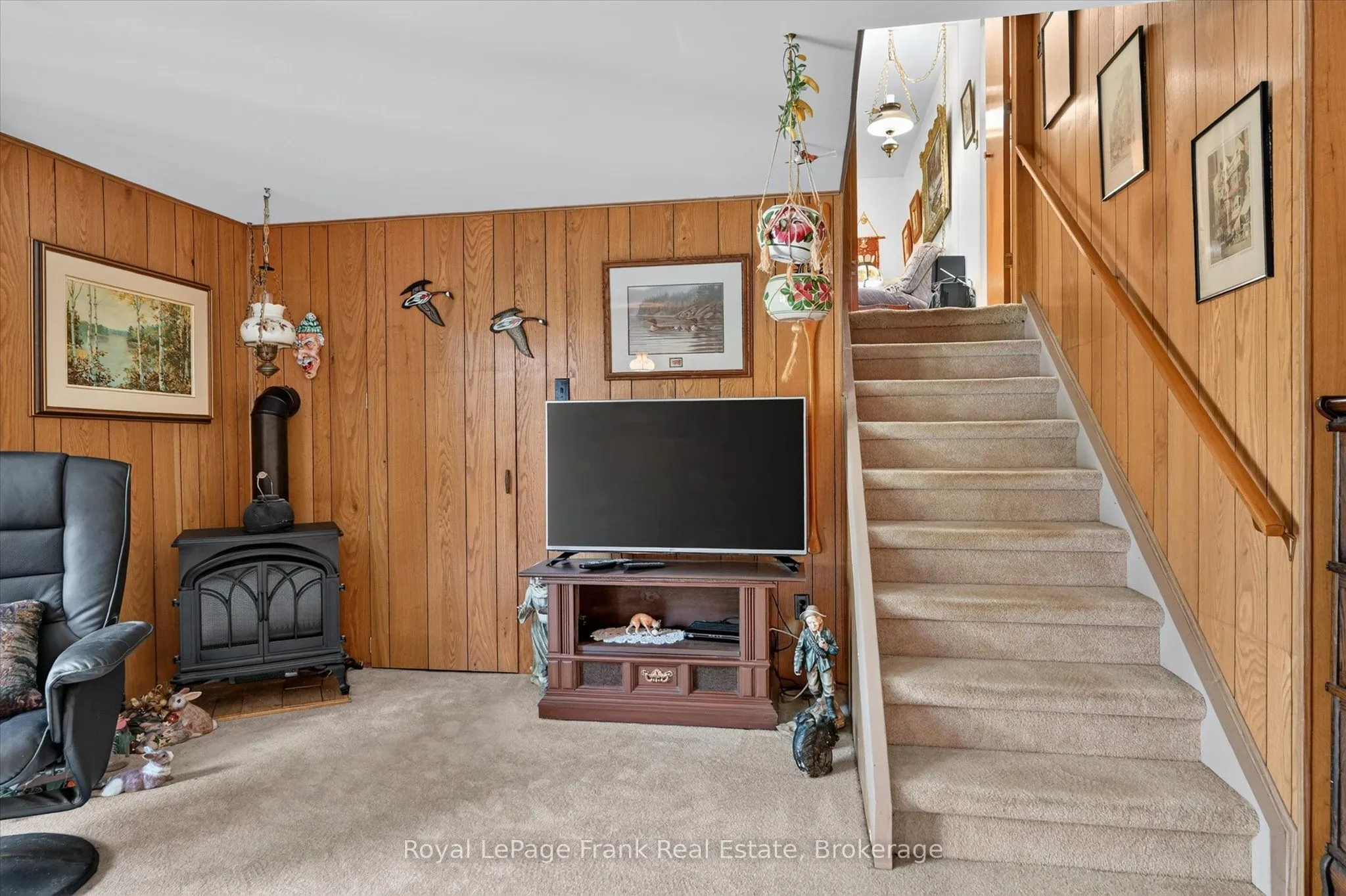 87 Oakwood Crescent
