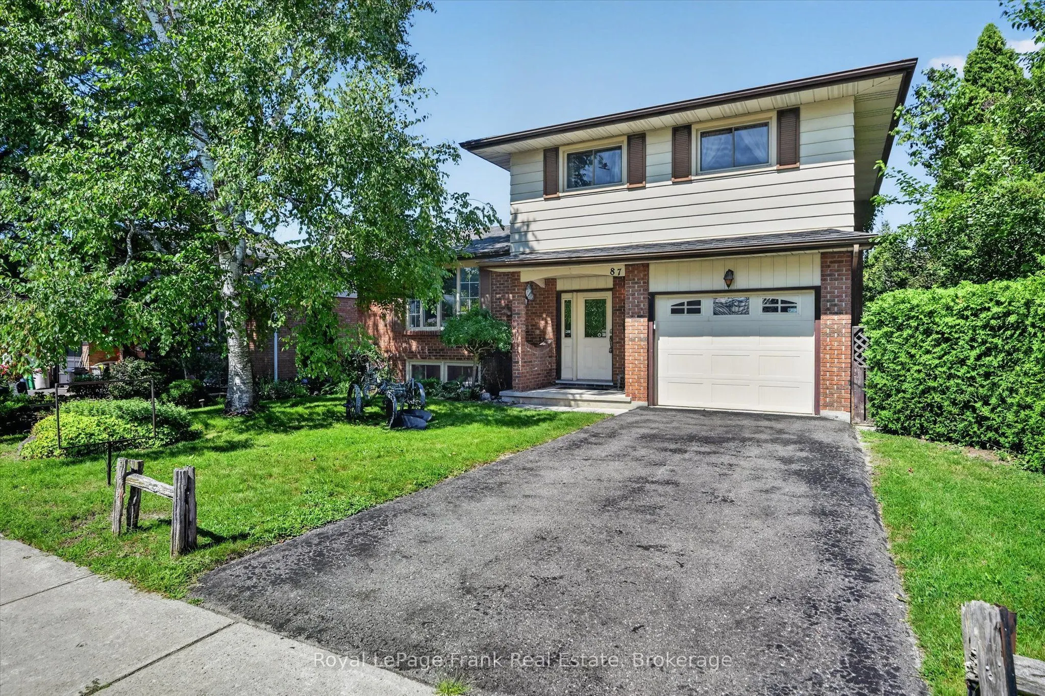 87 Oakwood Crescent
