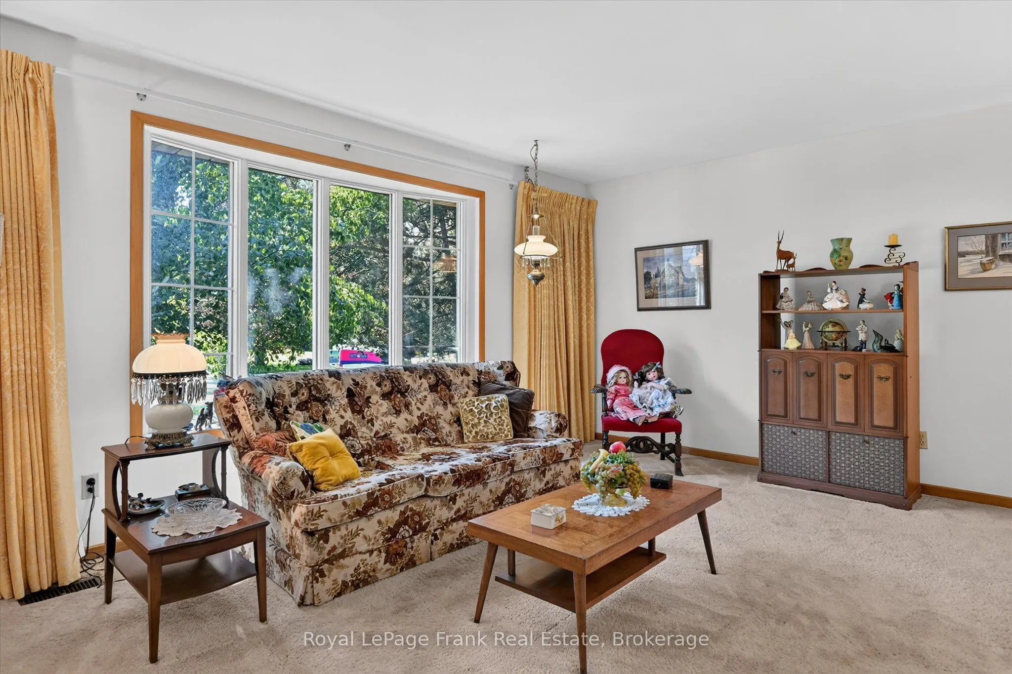 87 Oakwood Crescent