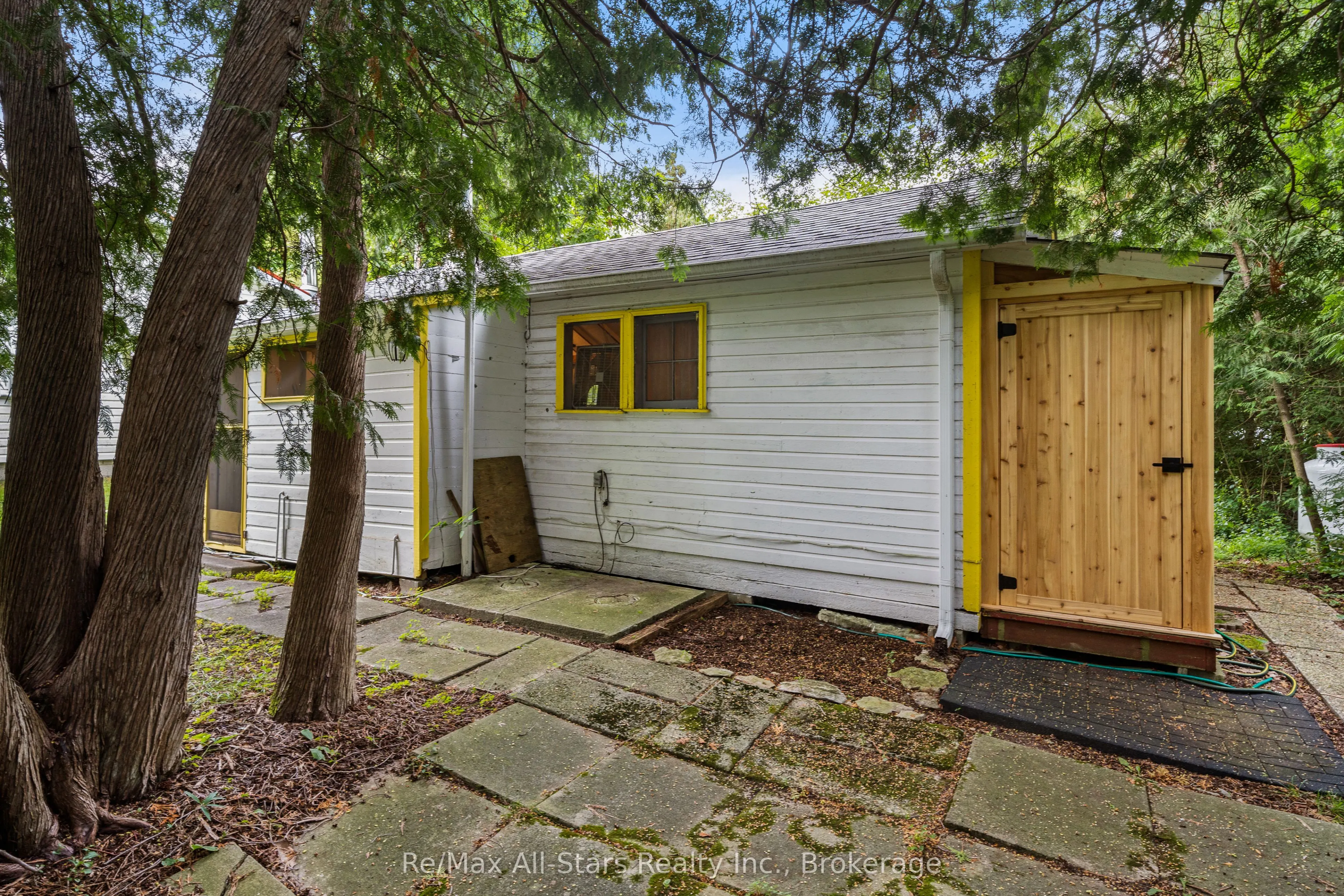 93 Sturgeon Glen Road
