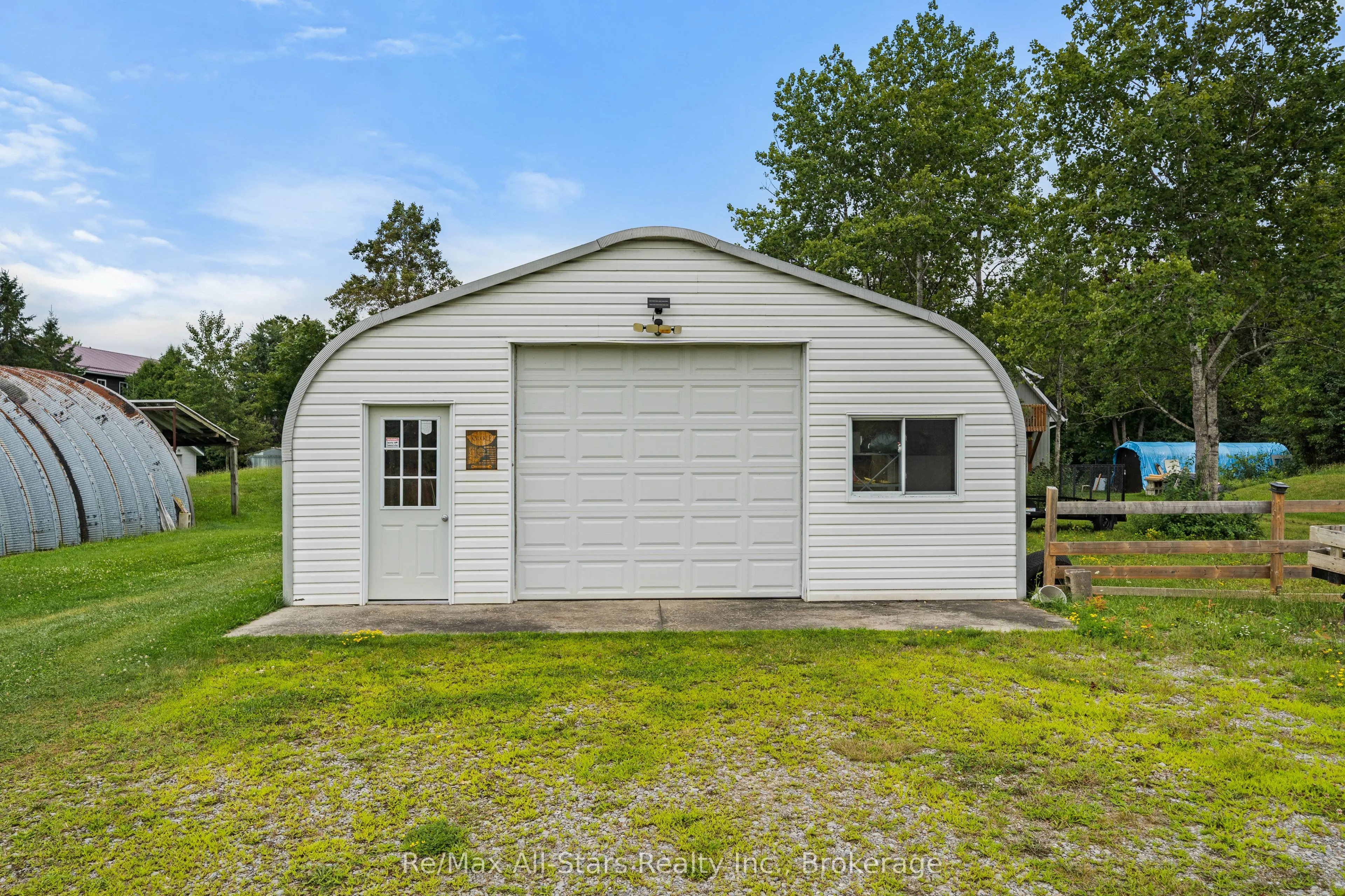 93 Sturgeon Glen Road