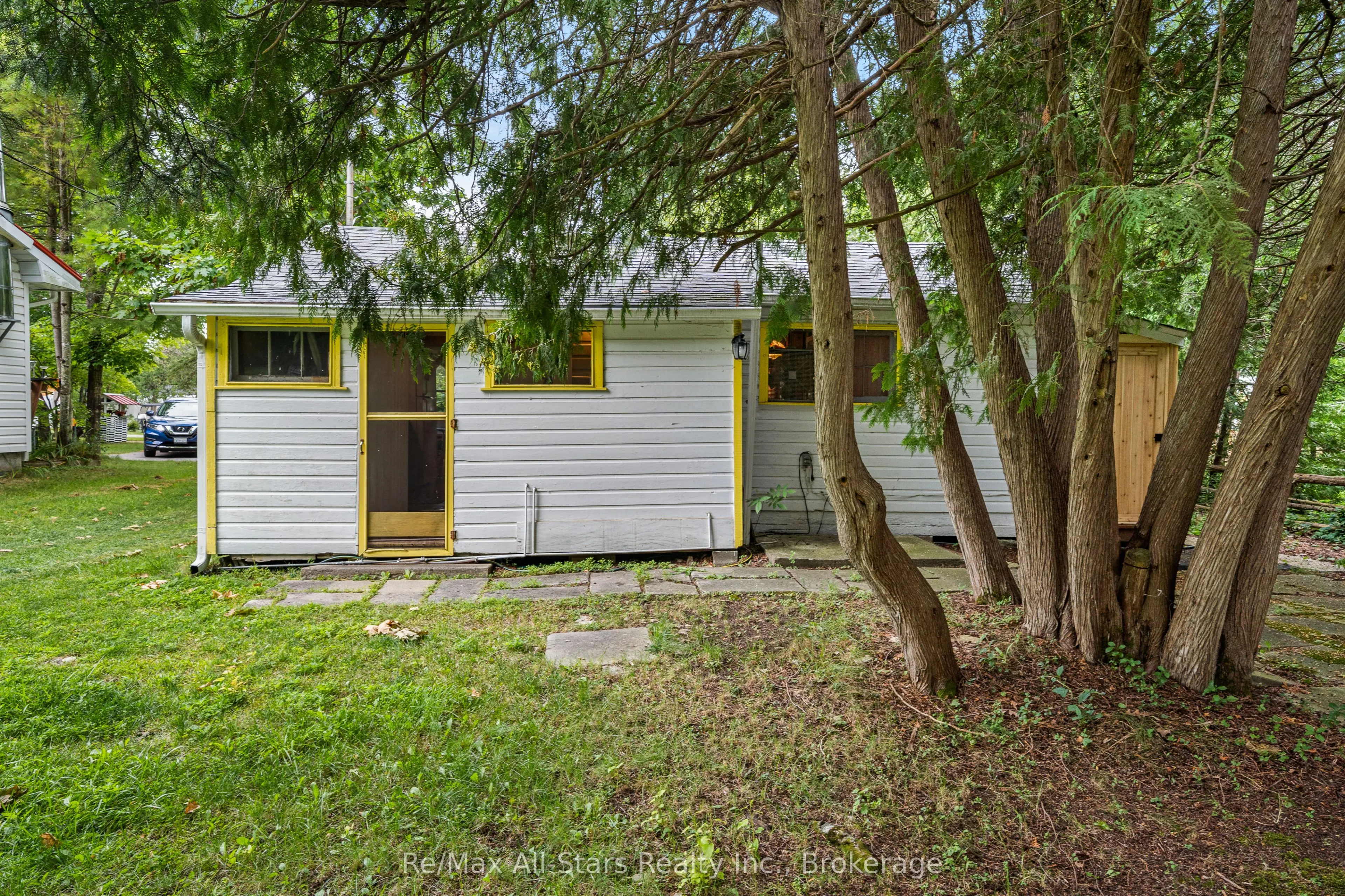 93 Sturgeon Glen Road