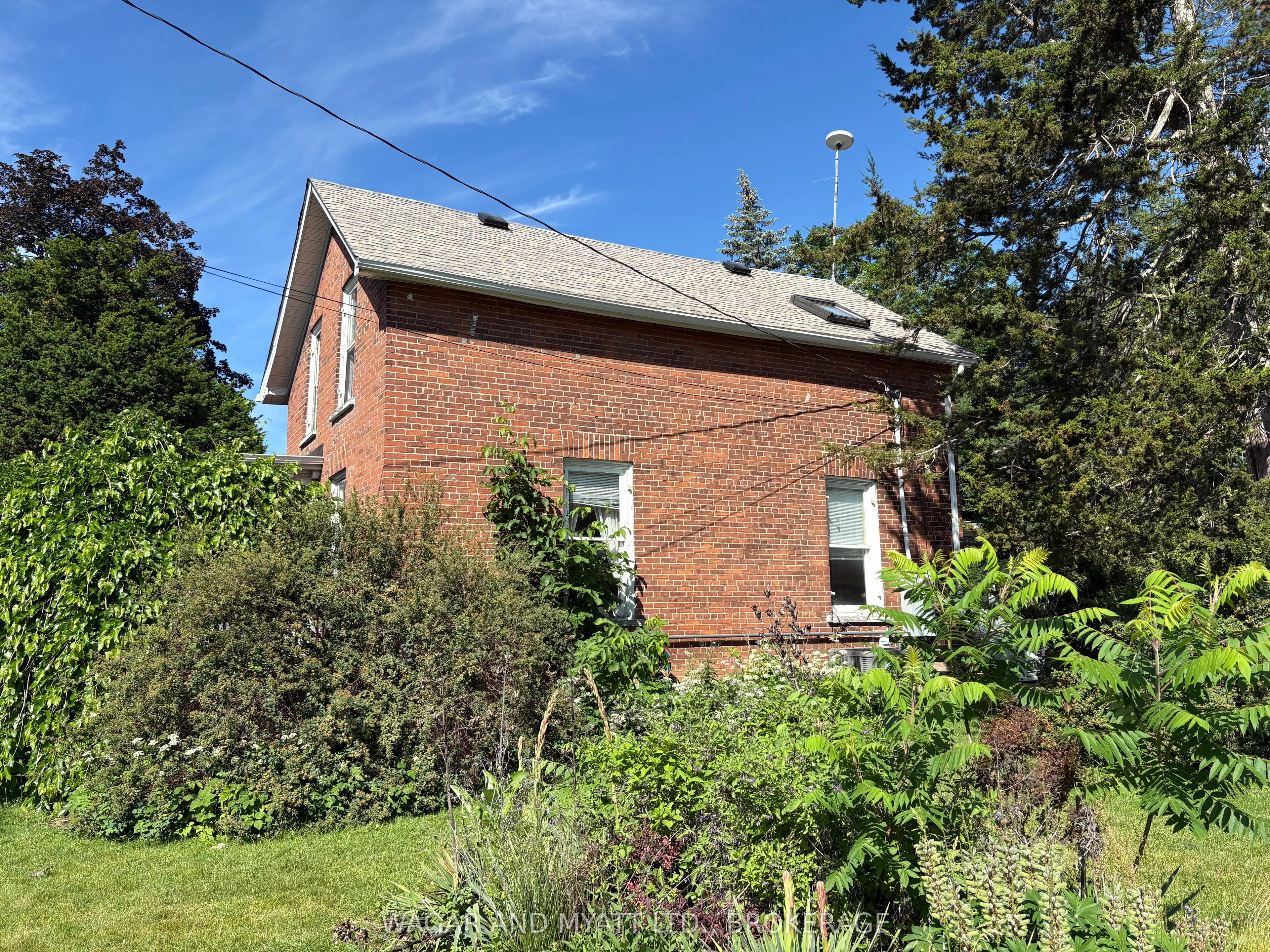 211 BRIDGE Street W