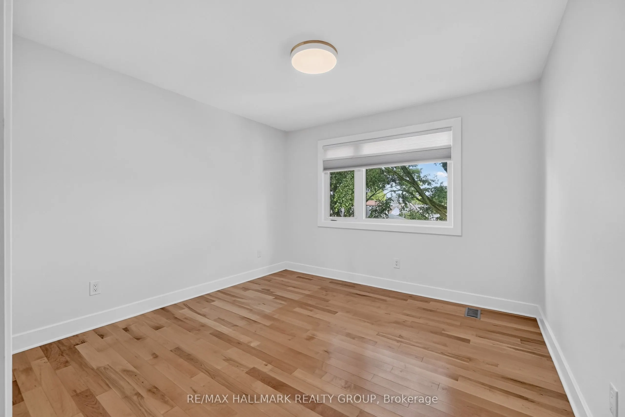 1559 Queensdale Avenue