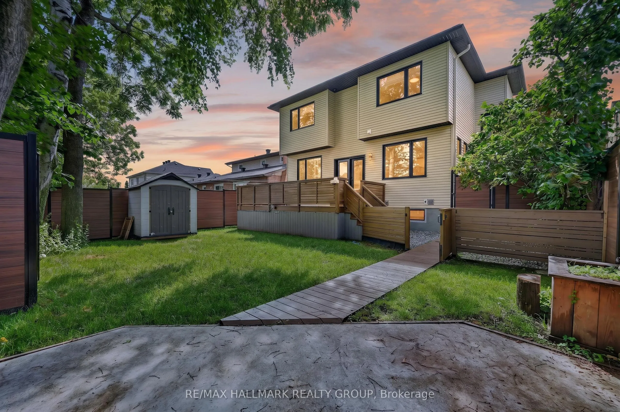 1559 Queensdale Avenue