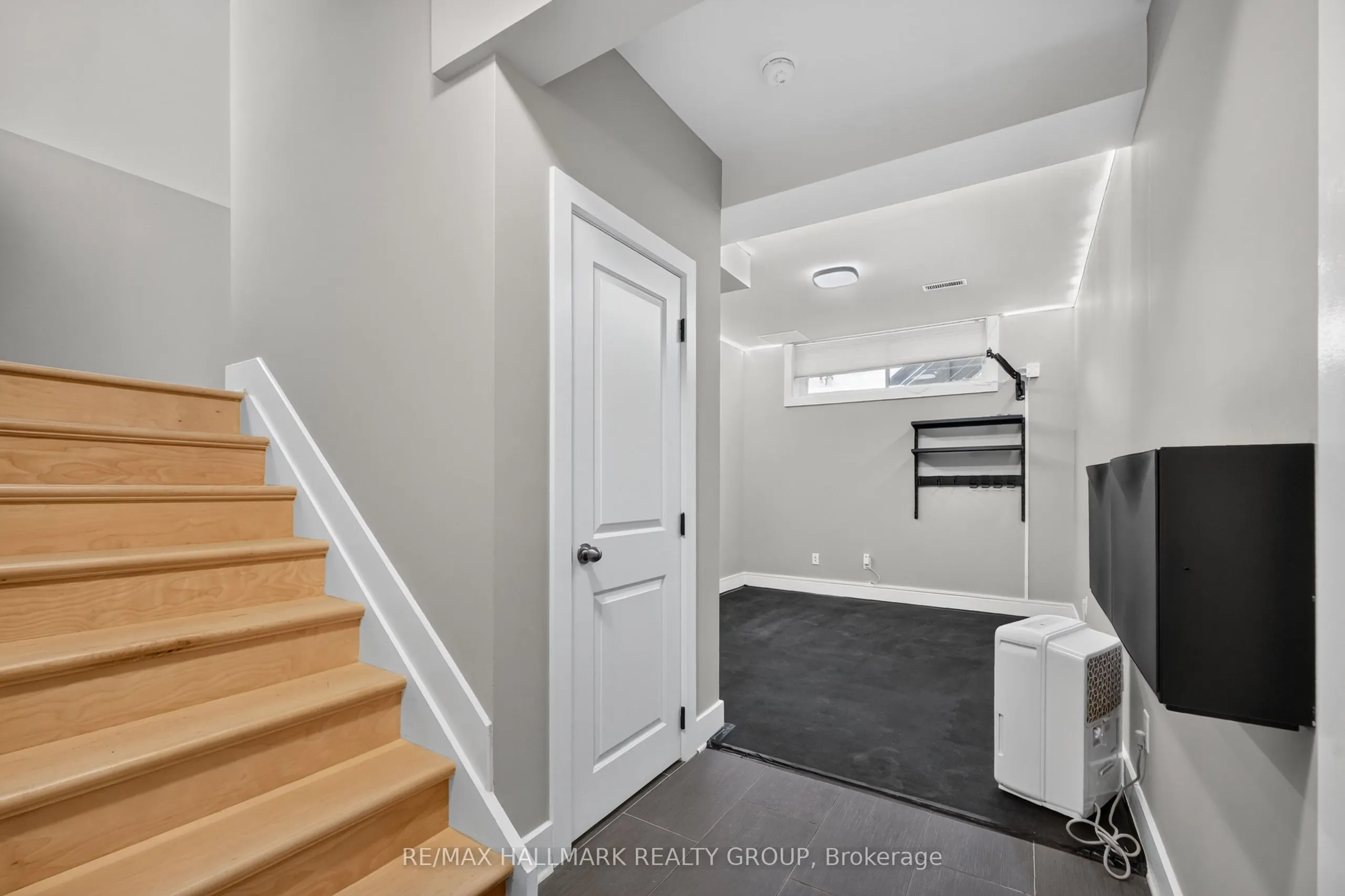 1559 Queensdale Avenue