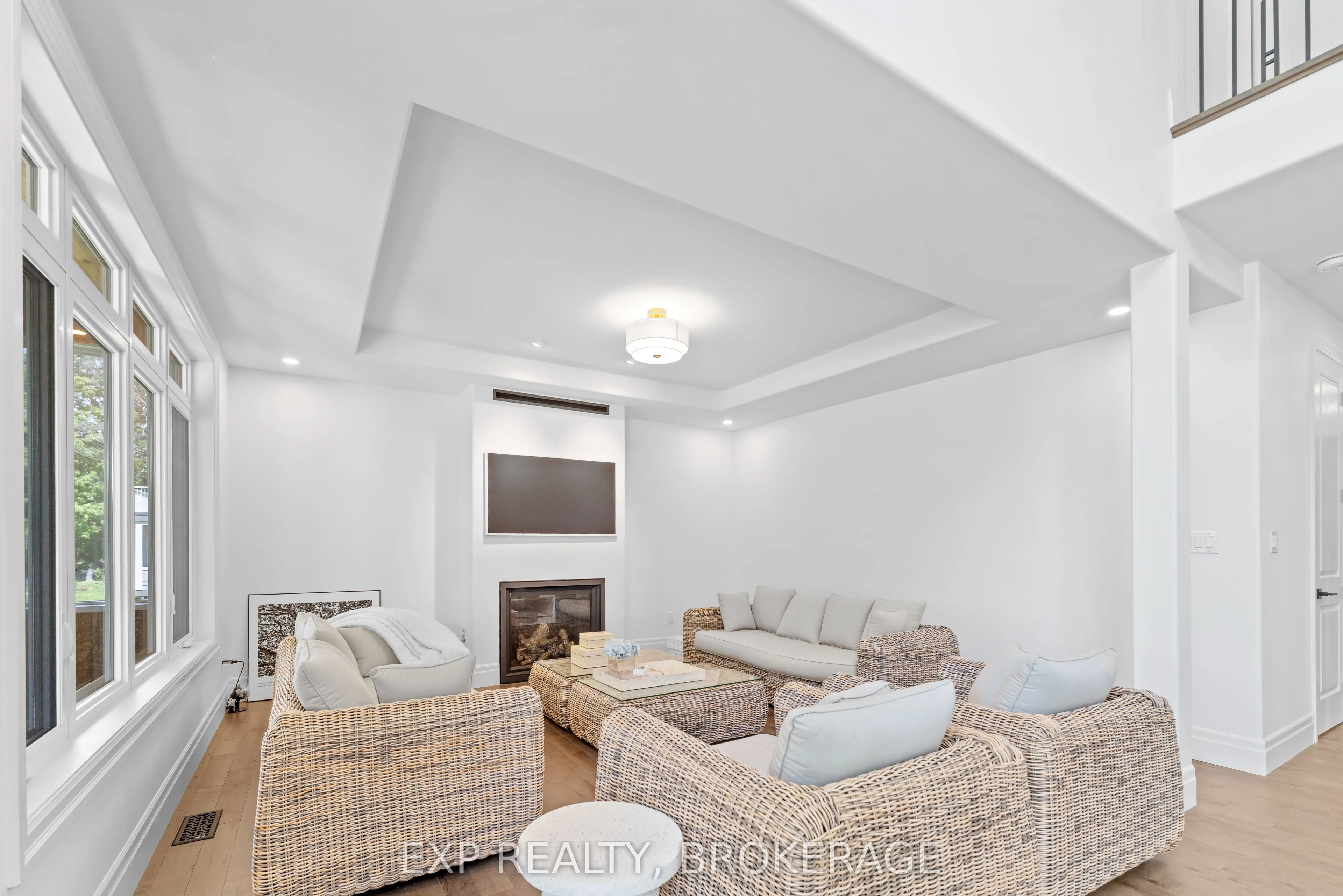 101 VILLENEUVE Drive