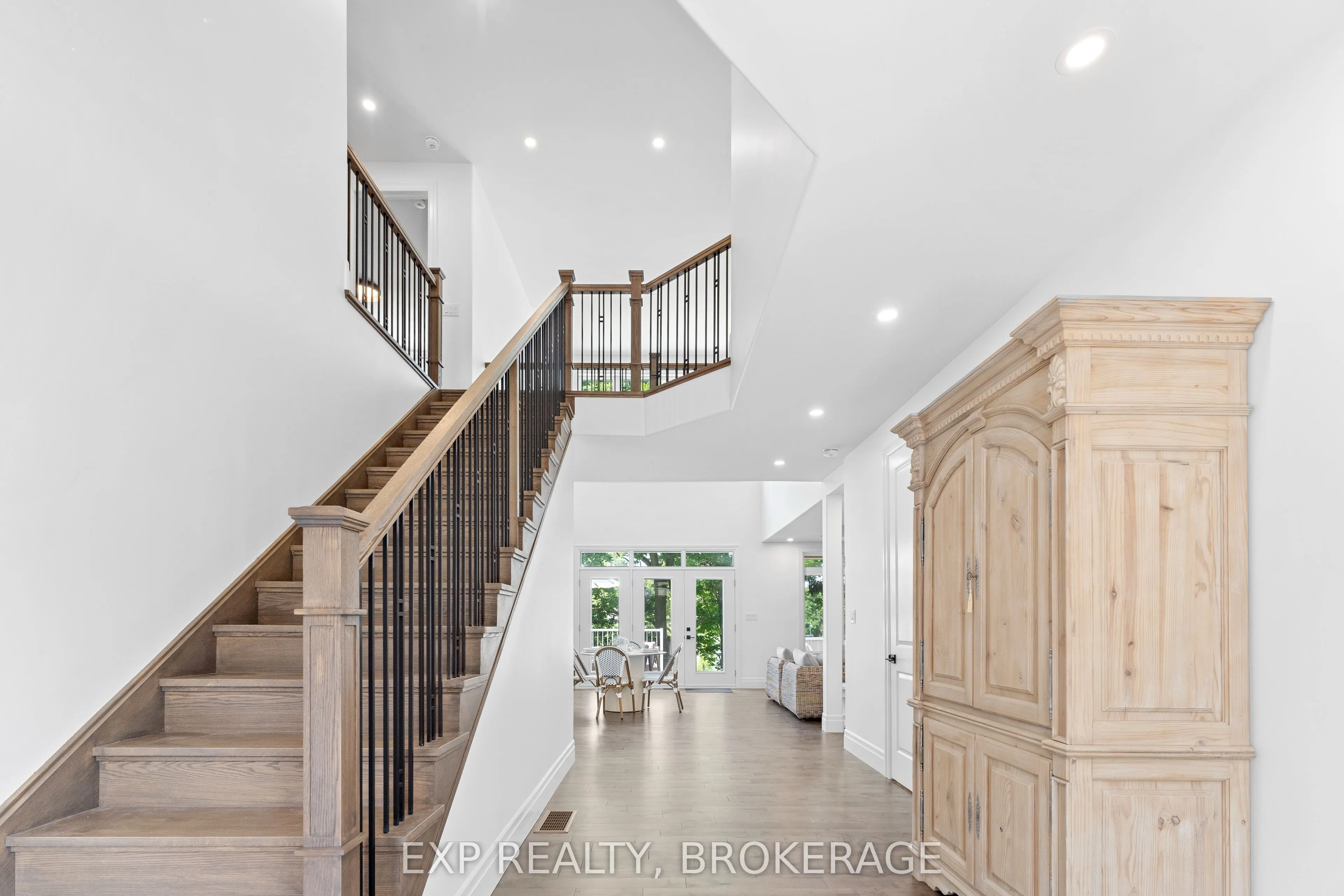 101 VILLENEUVE Drive