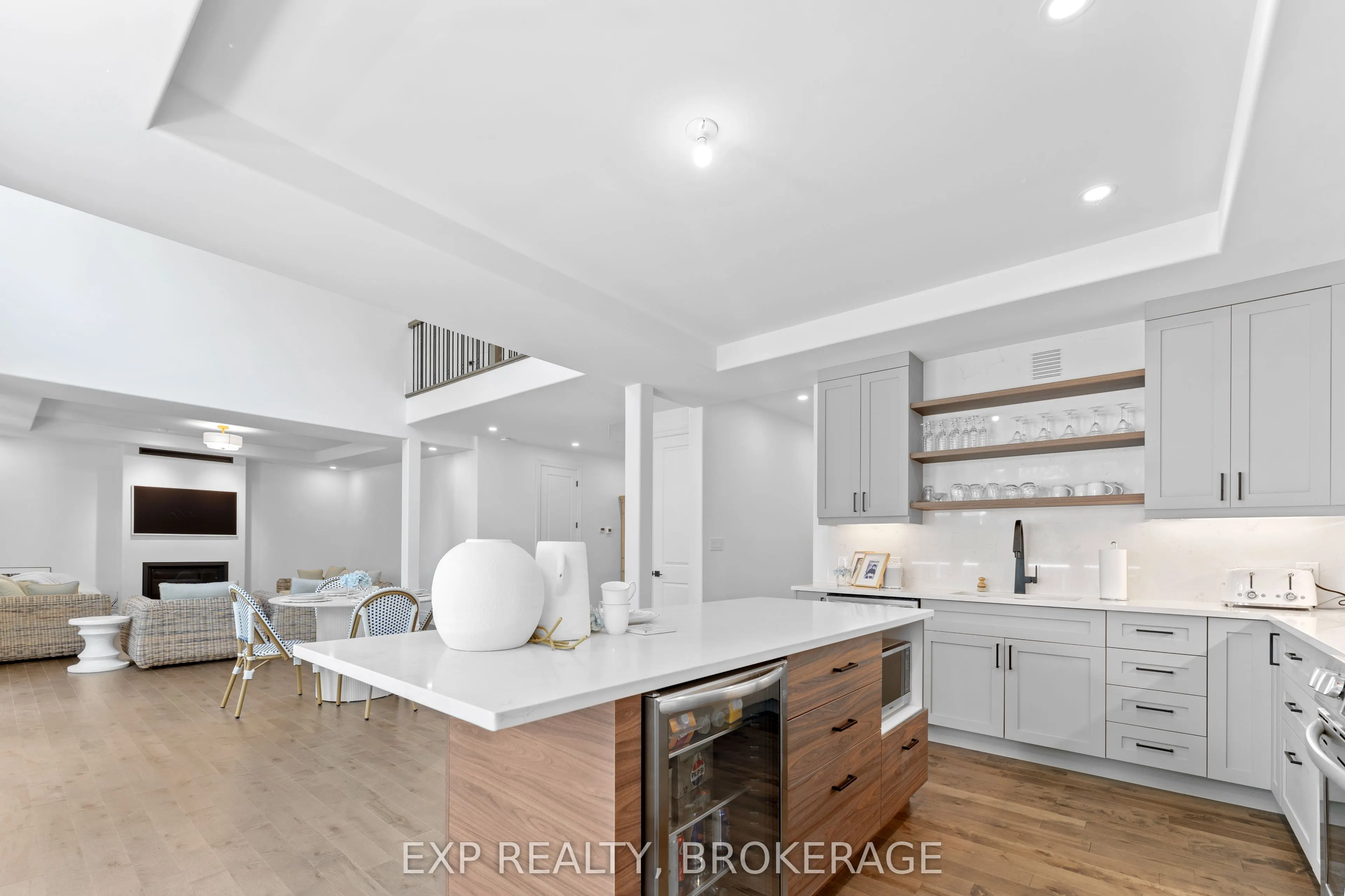 101 VILLENEUVE Drive