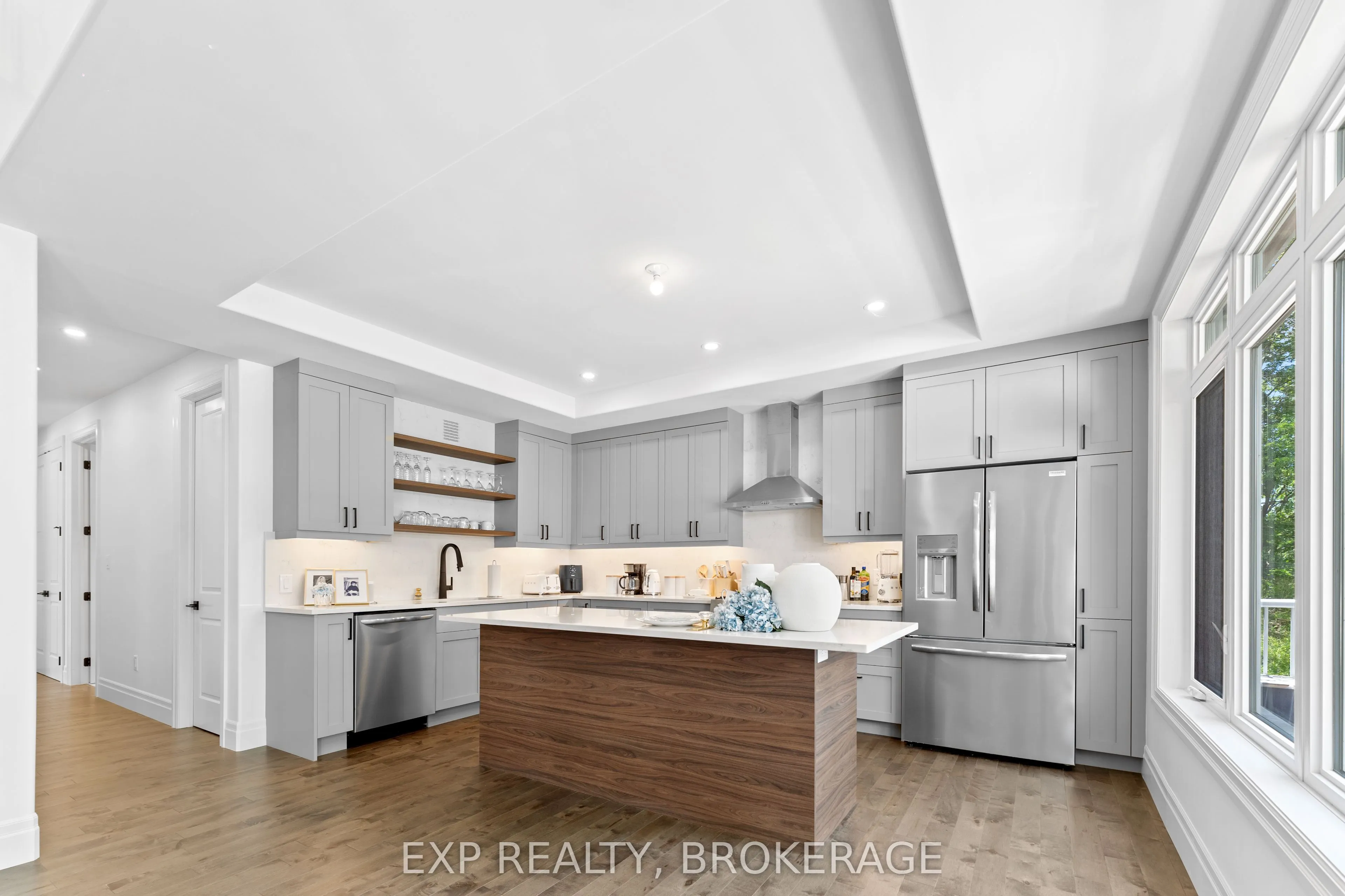 101 VILLENEUVE Drive