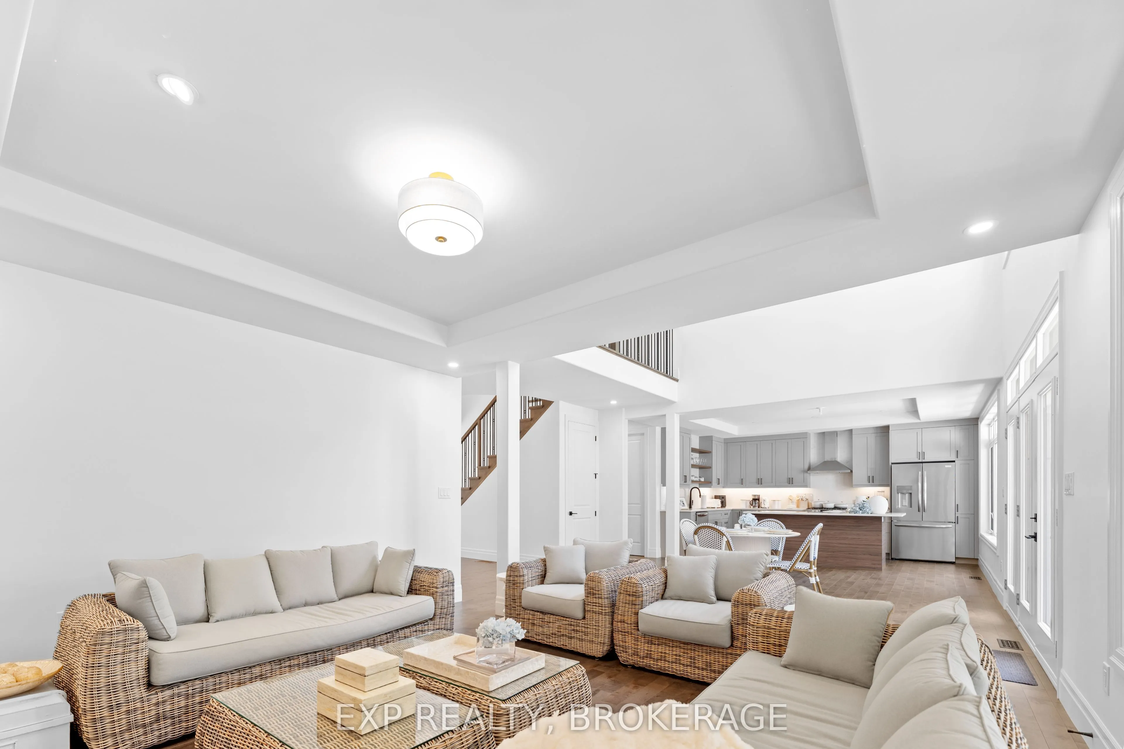 101 VILLENEUVE Drive