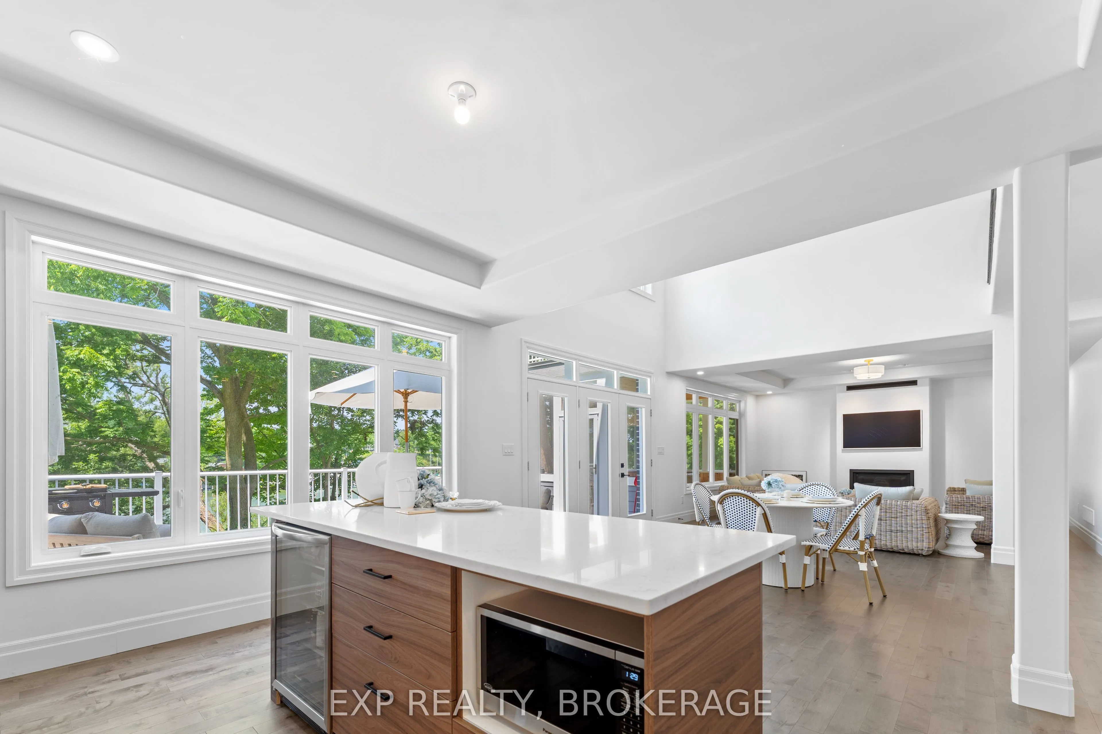 101 VILLENEUVE Drive