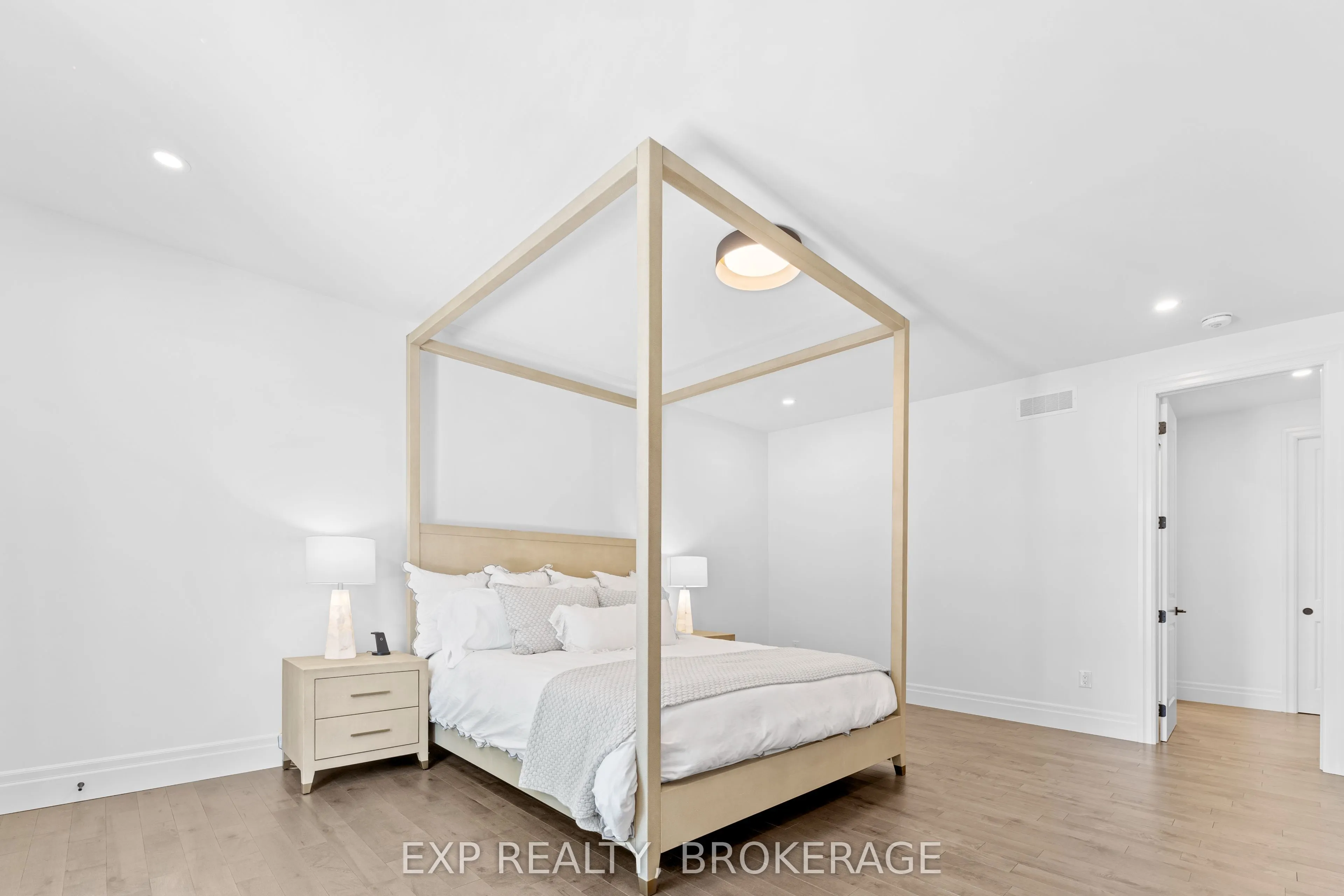 101 VILLENEUVE Drive
