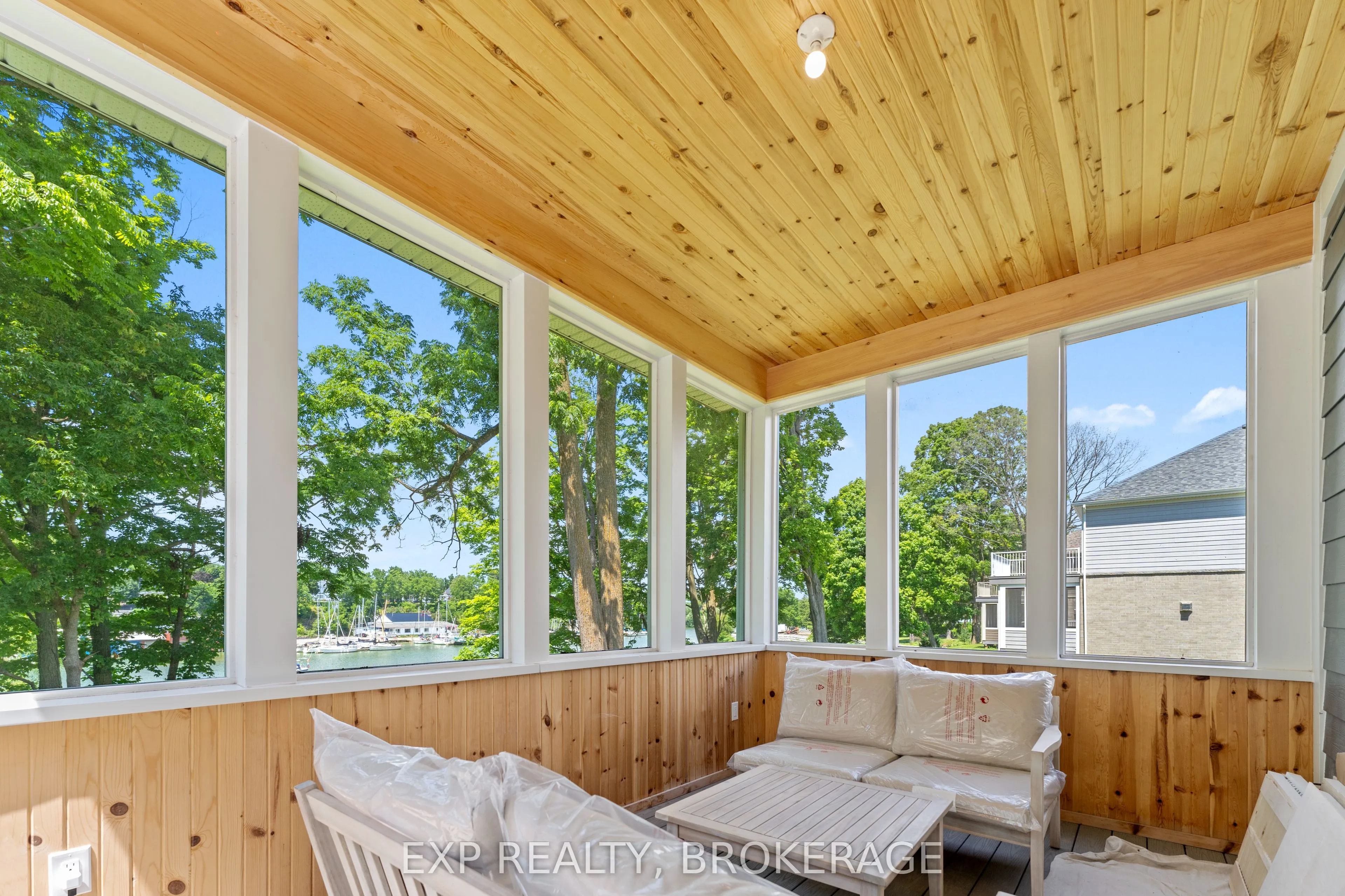 101 VILLENEUVE Drive