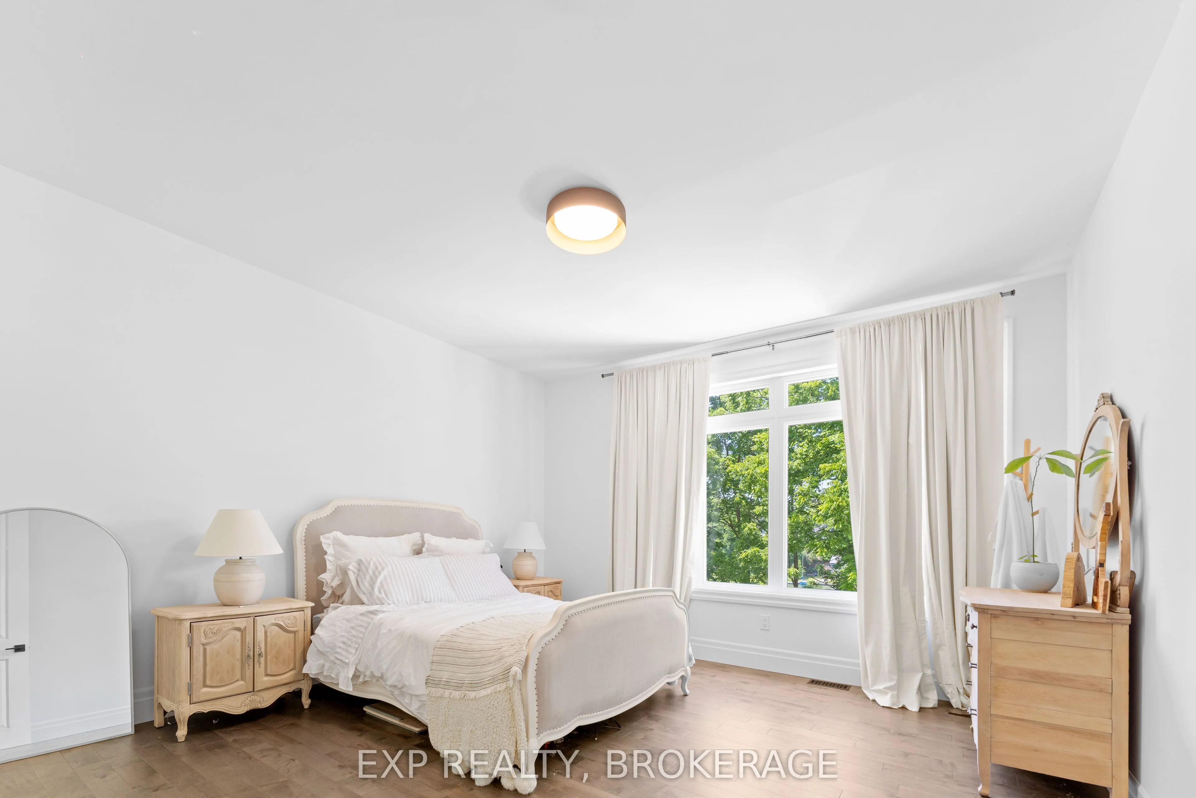 101 VILLENEUVE Drive
