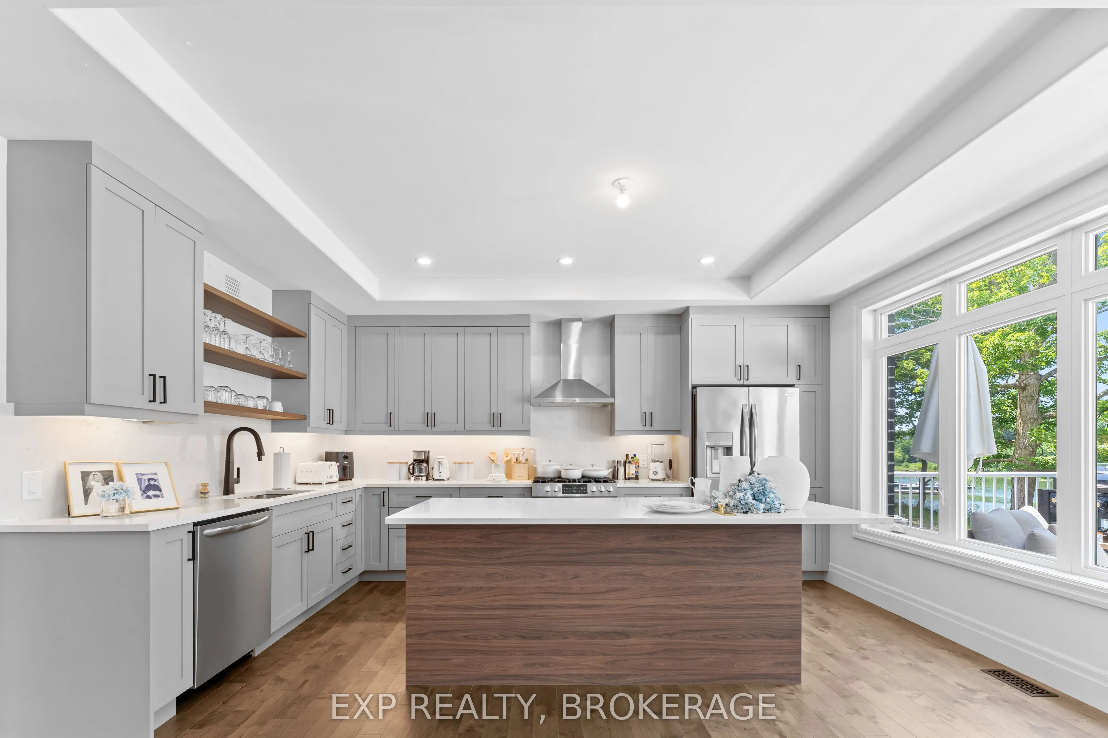 101 VILLENEUVE Drive