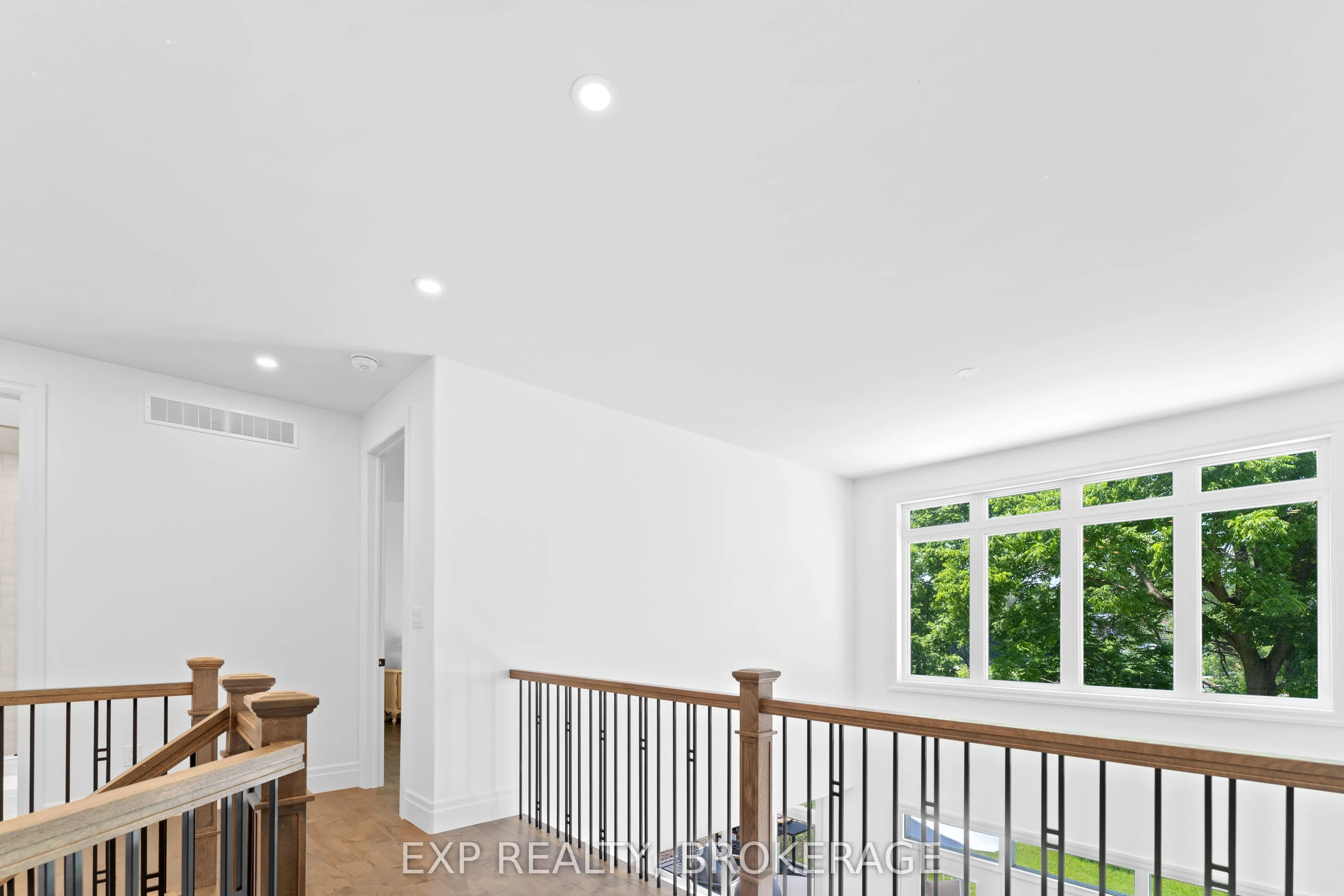 101 VILLENEUVE Drive