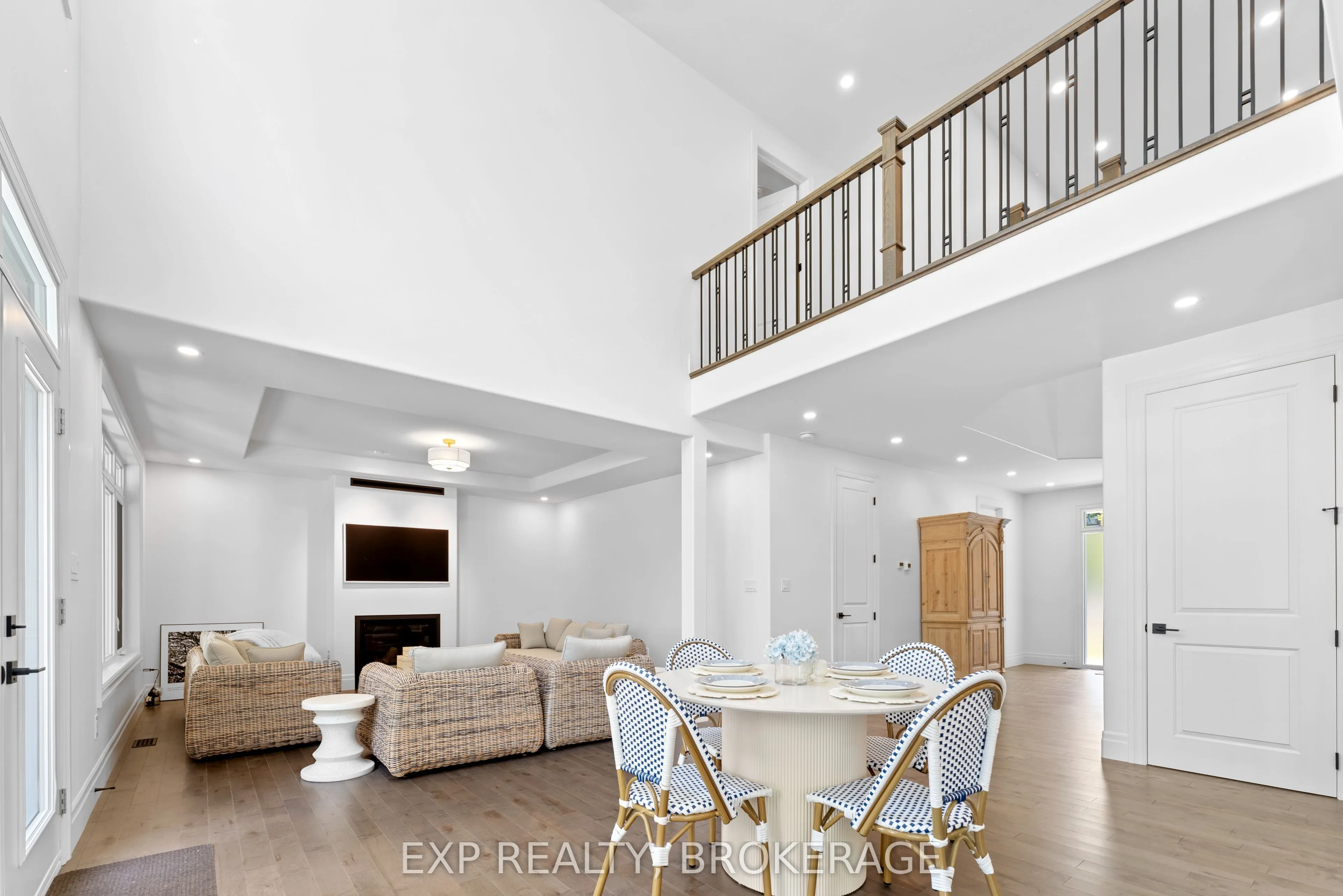 101 VILLENEUVE Drive